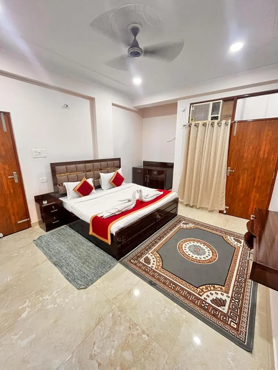 Bed in Shri Ram Paying Guest House Premium Rooms