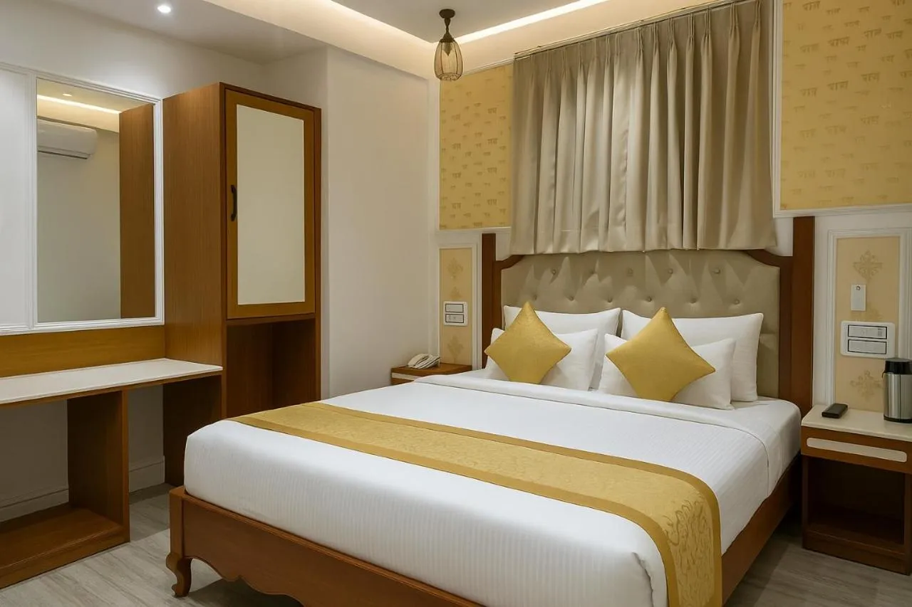 Bed in Shri Ram Paying Guest House Premium Rooms