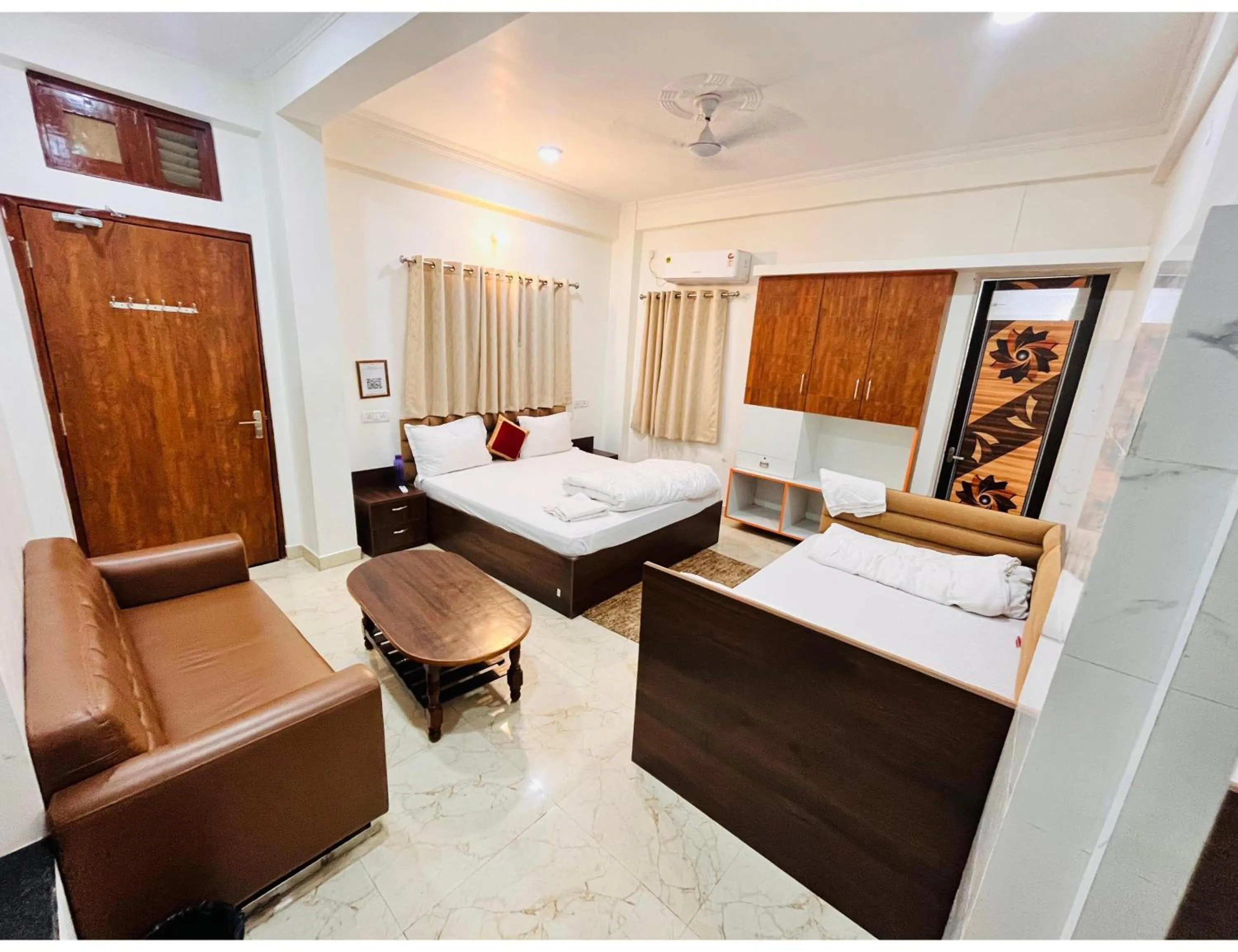 Bed in Shri Ram Paying Guest House Premium Rooms