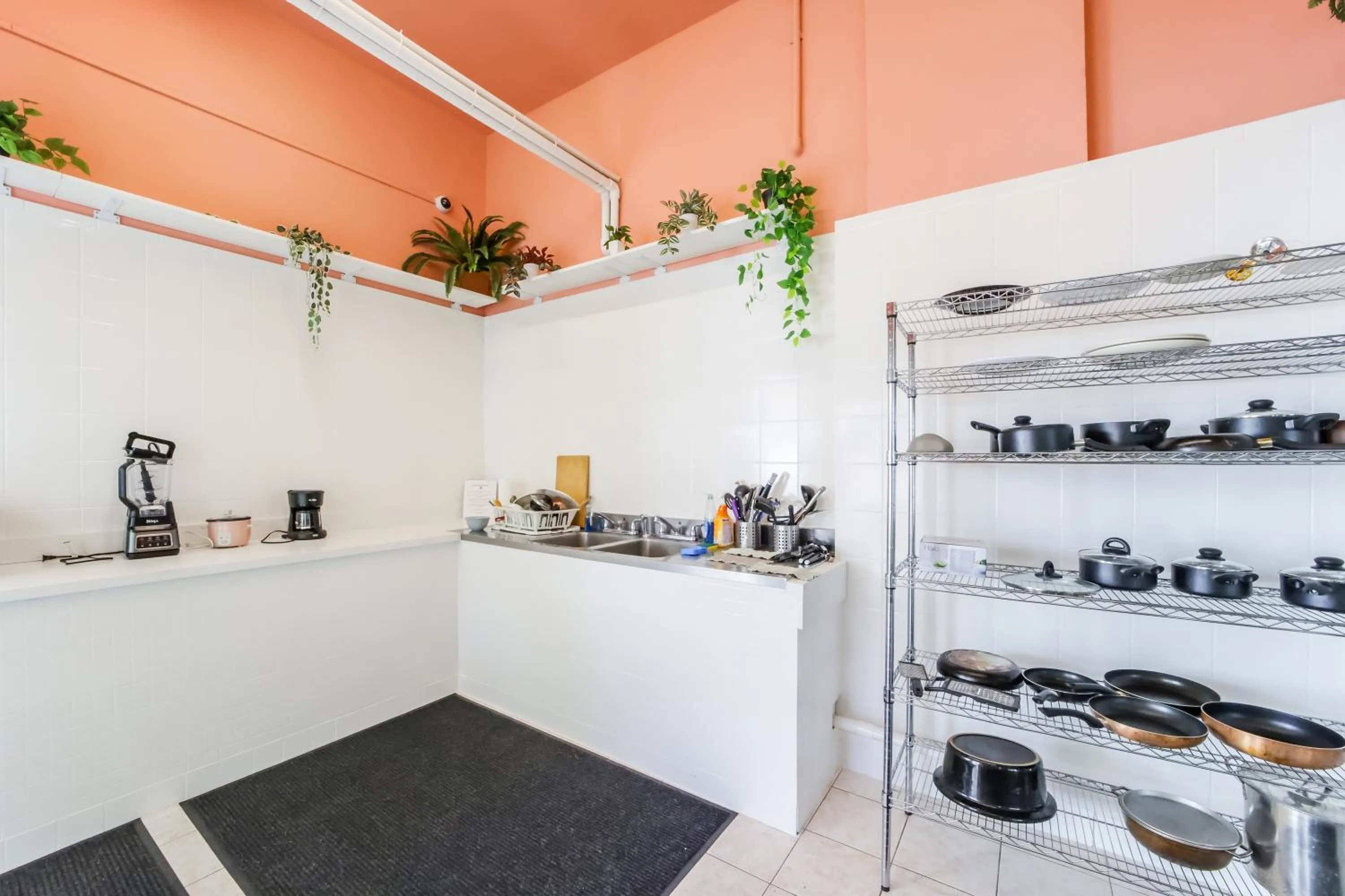 Coffee/tea facilities in Tropics Hotel Miami Beach