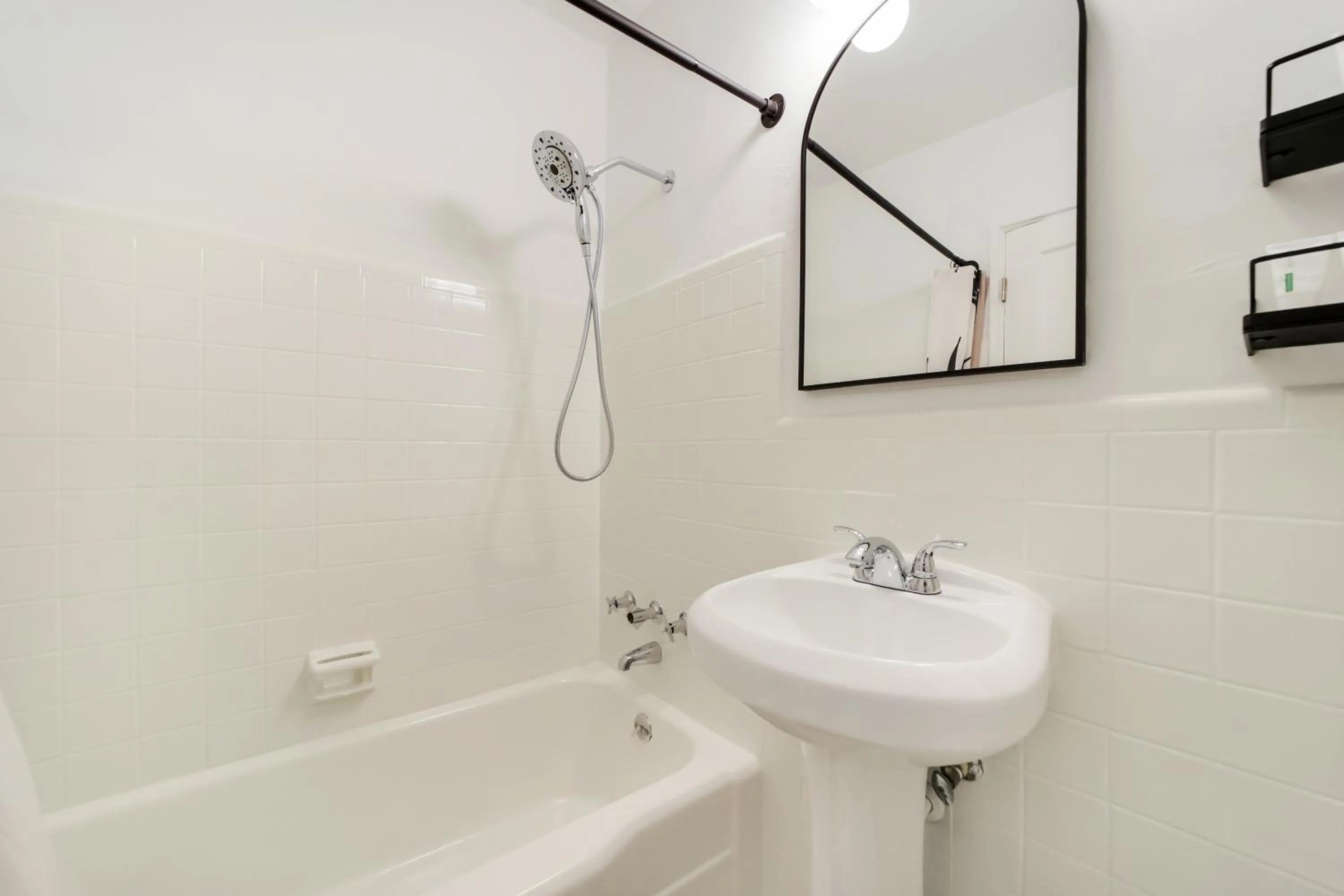 Shower in Tropics Hotel Miami Beach