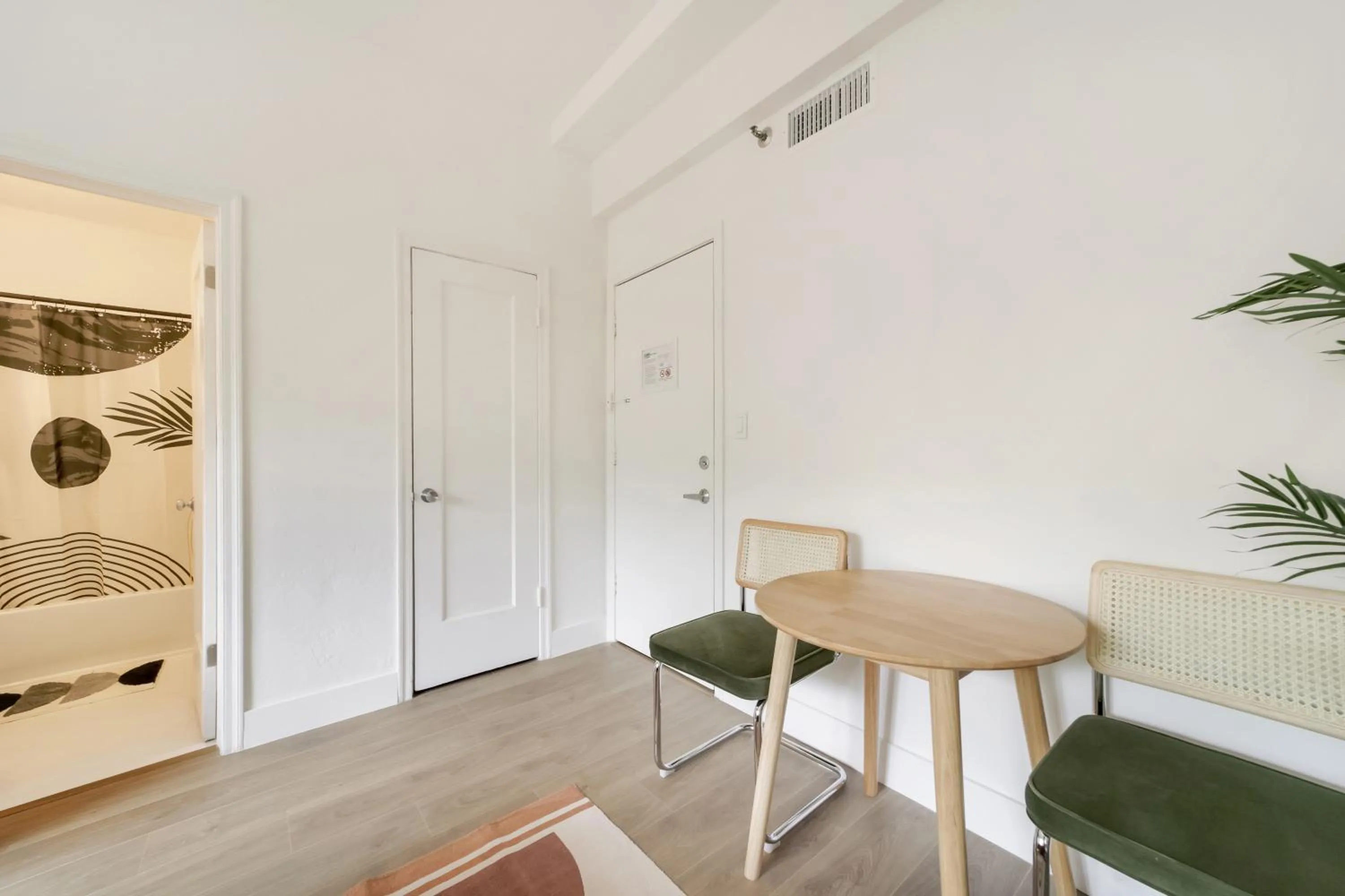 Seating area in Tropics Hotel Miami Beach