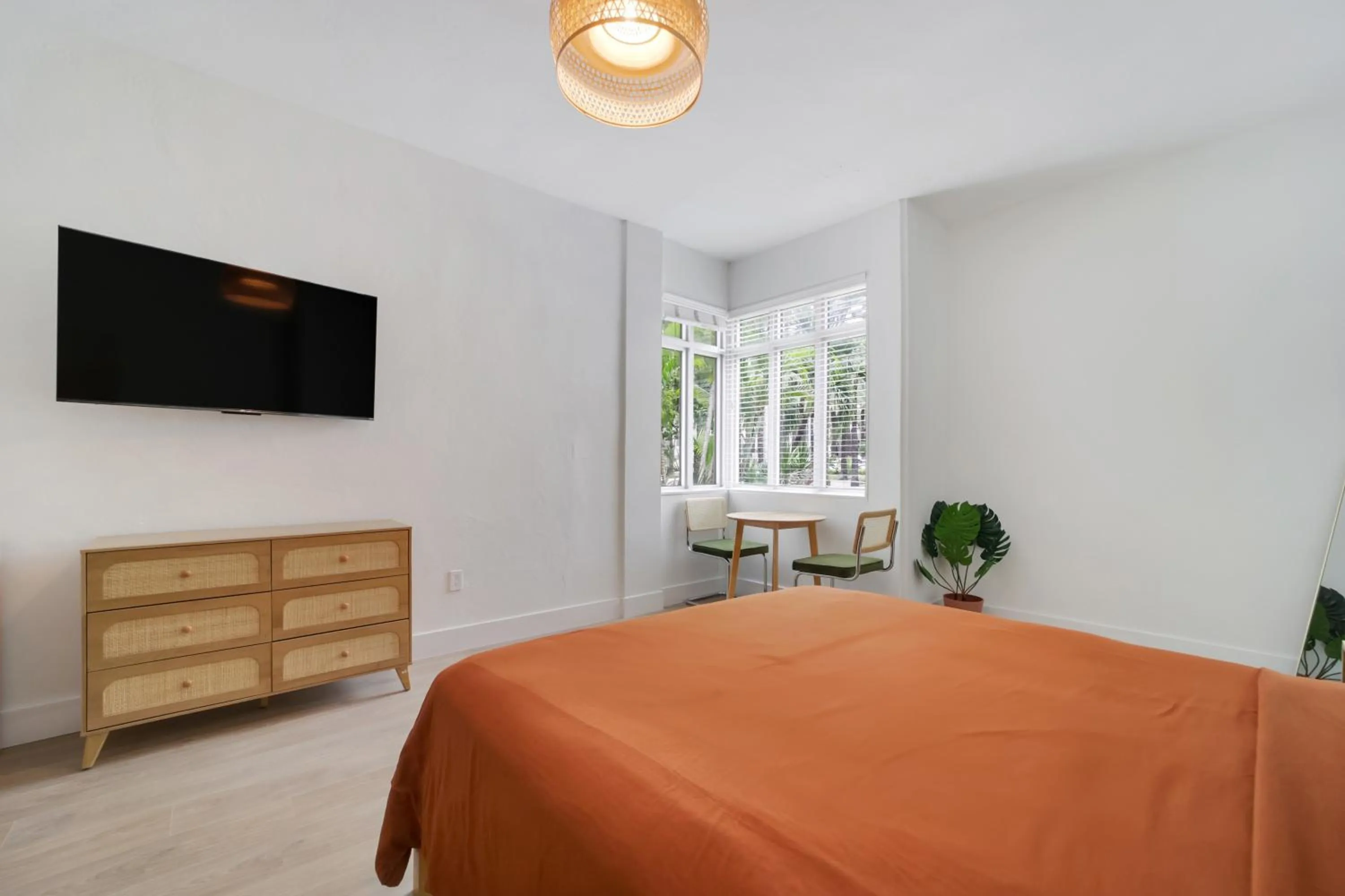 Bed in Tropics Hotel Miami Beach