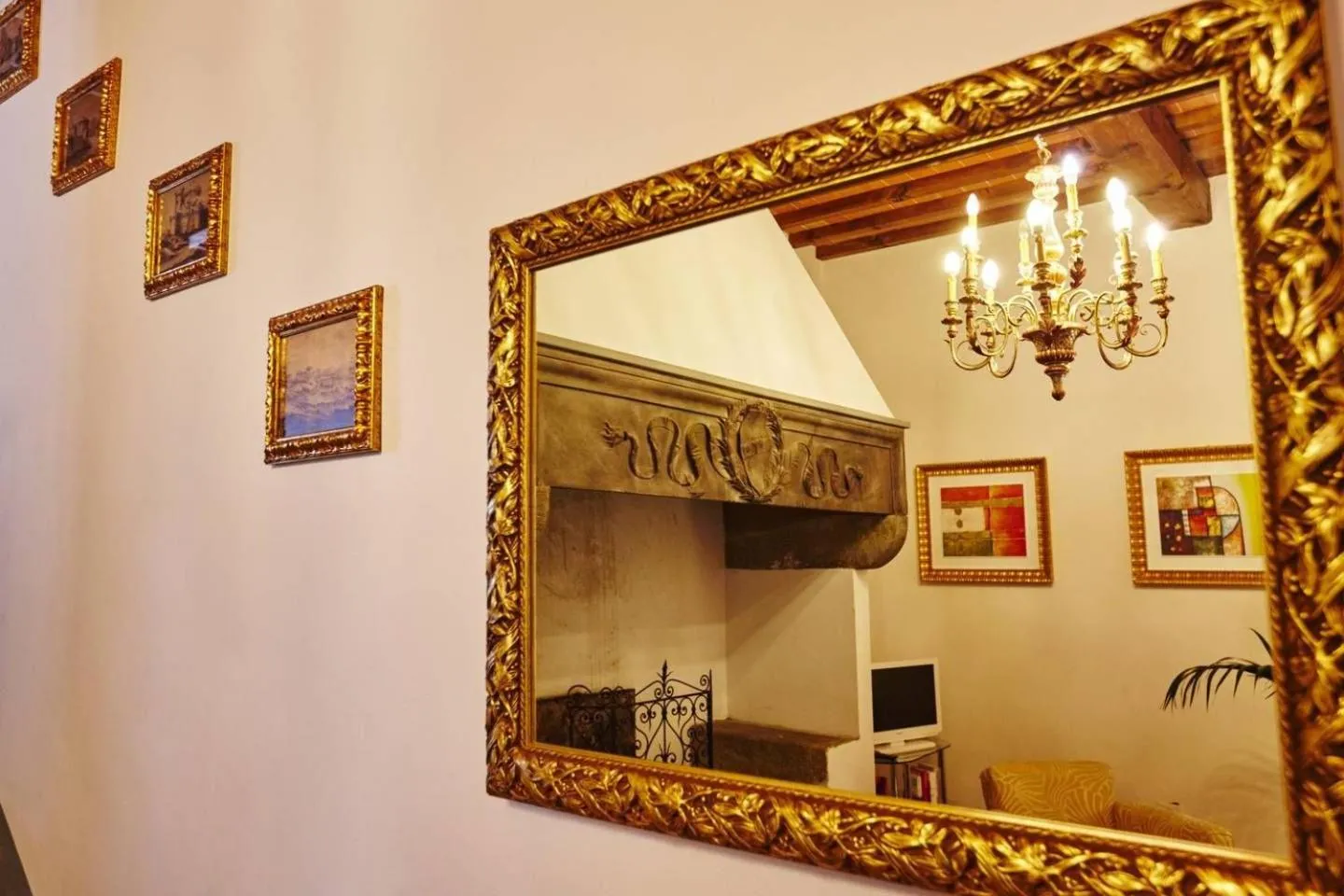 Decorative detail in Il Frantoio delle Grazie