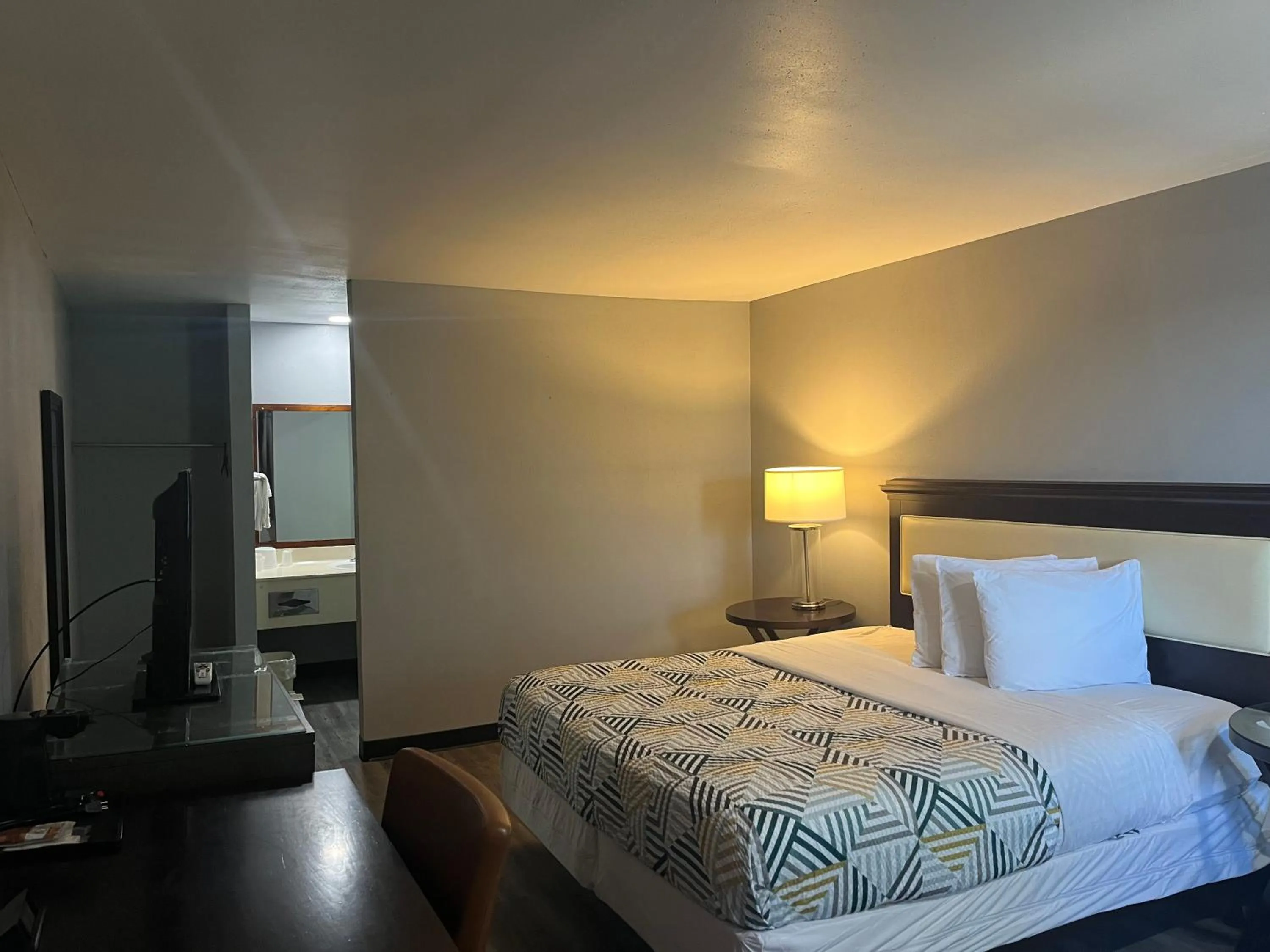 Bedroom, Bed in Motel 6 Borger, TX Boom Town