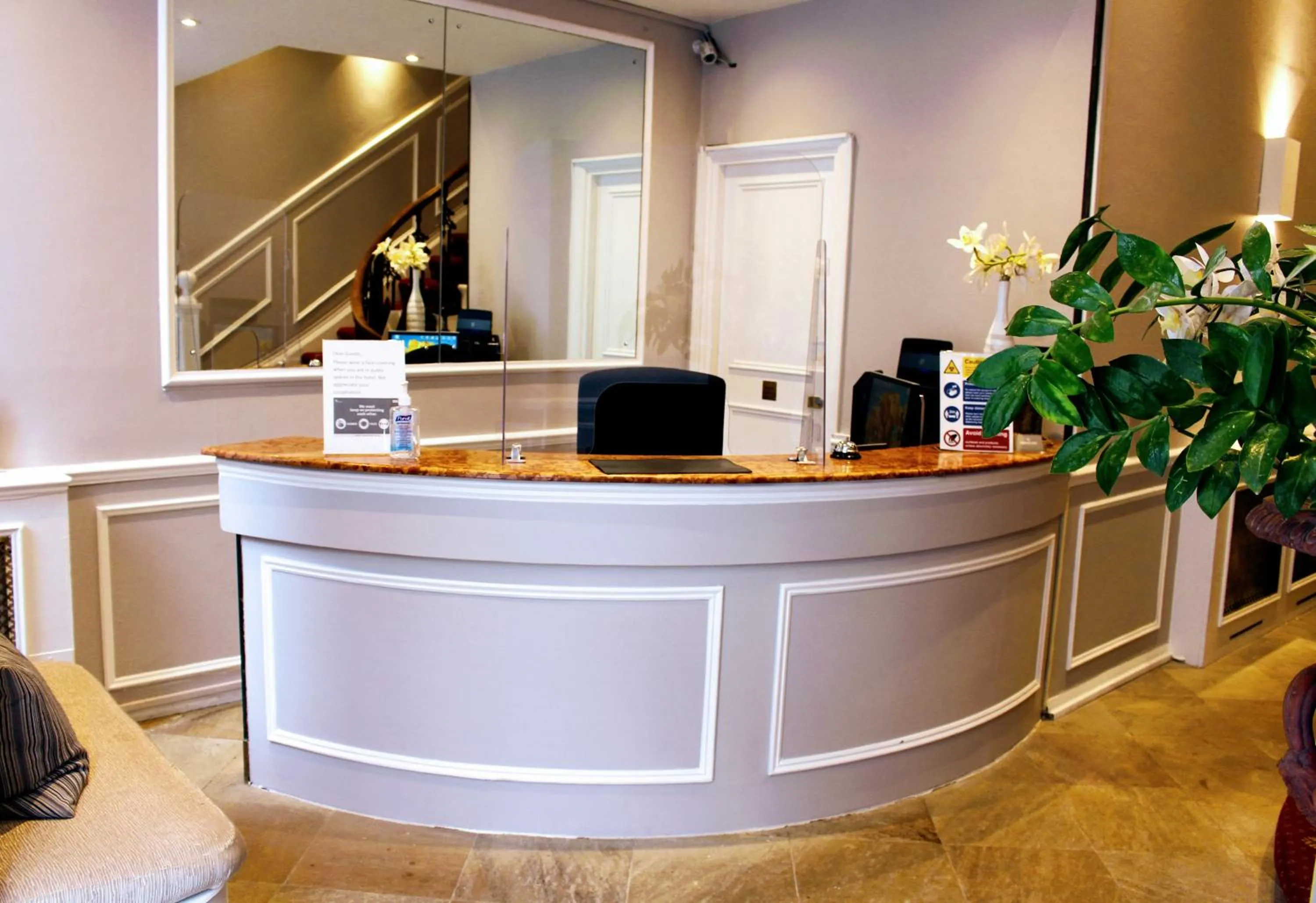 Lobby or reception in Rushmore Hotel