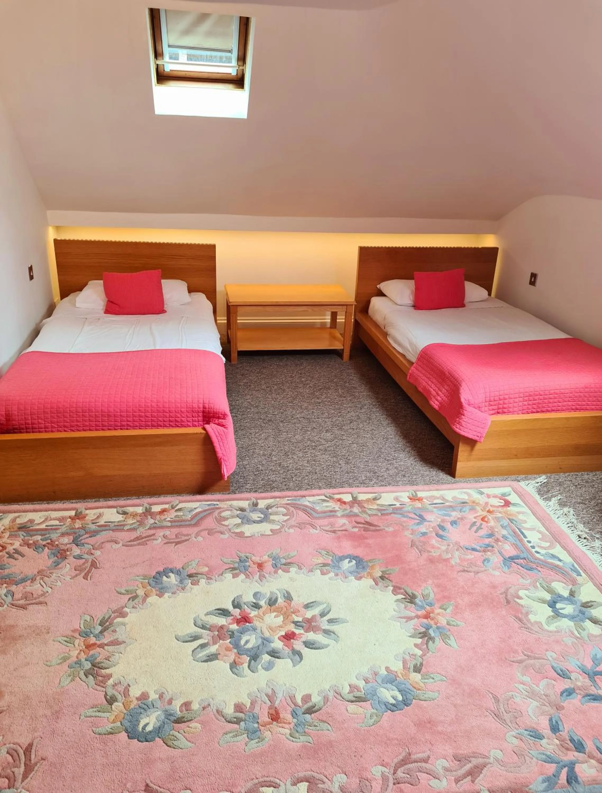 Bedroom, Bed in Rushmore Hotel