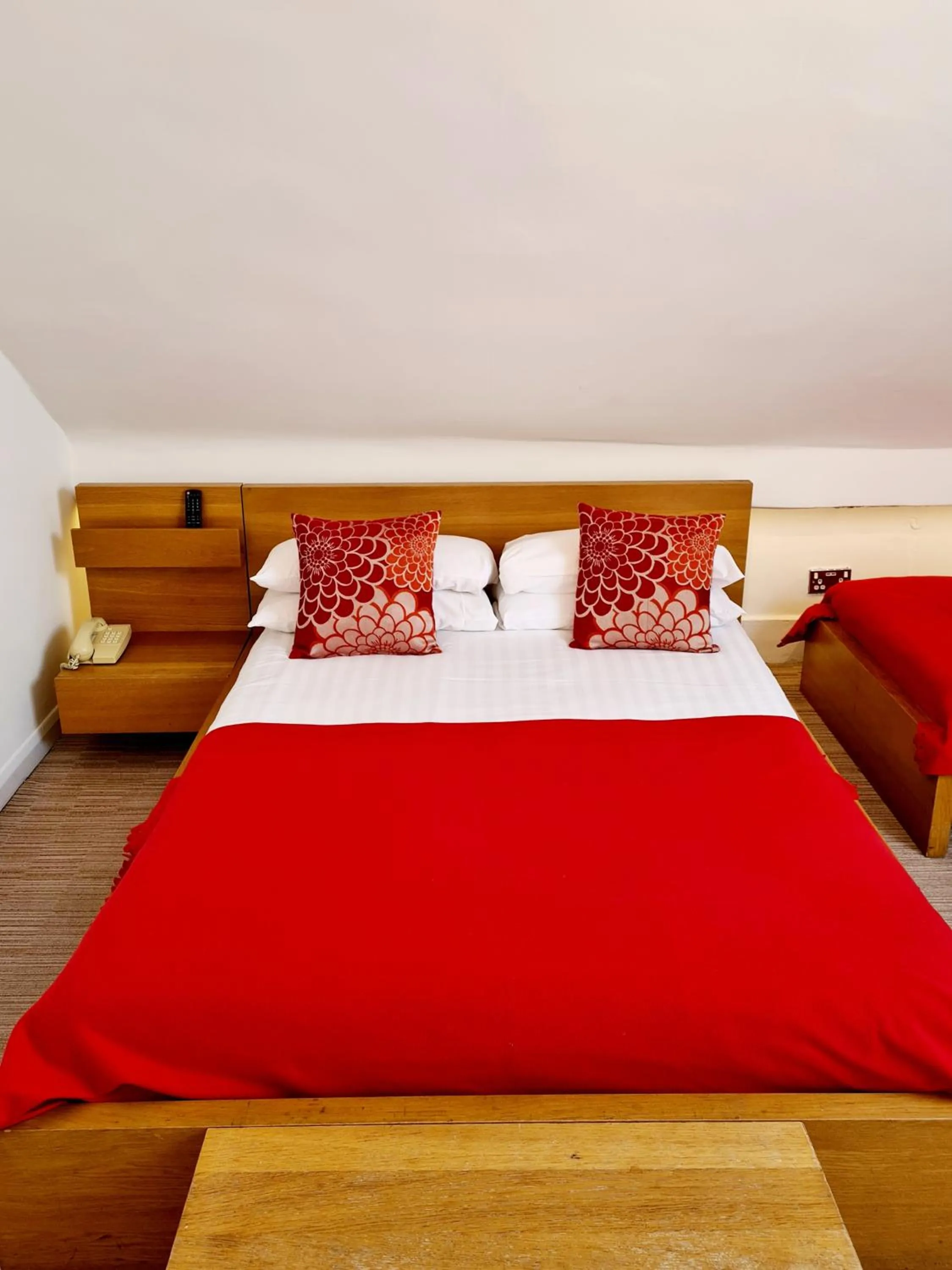 Bedroom, Bed in Rushmore Hotel