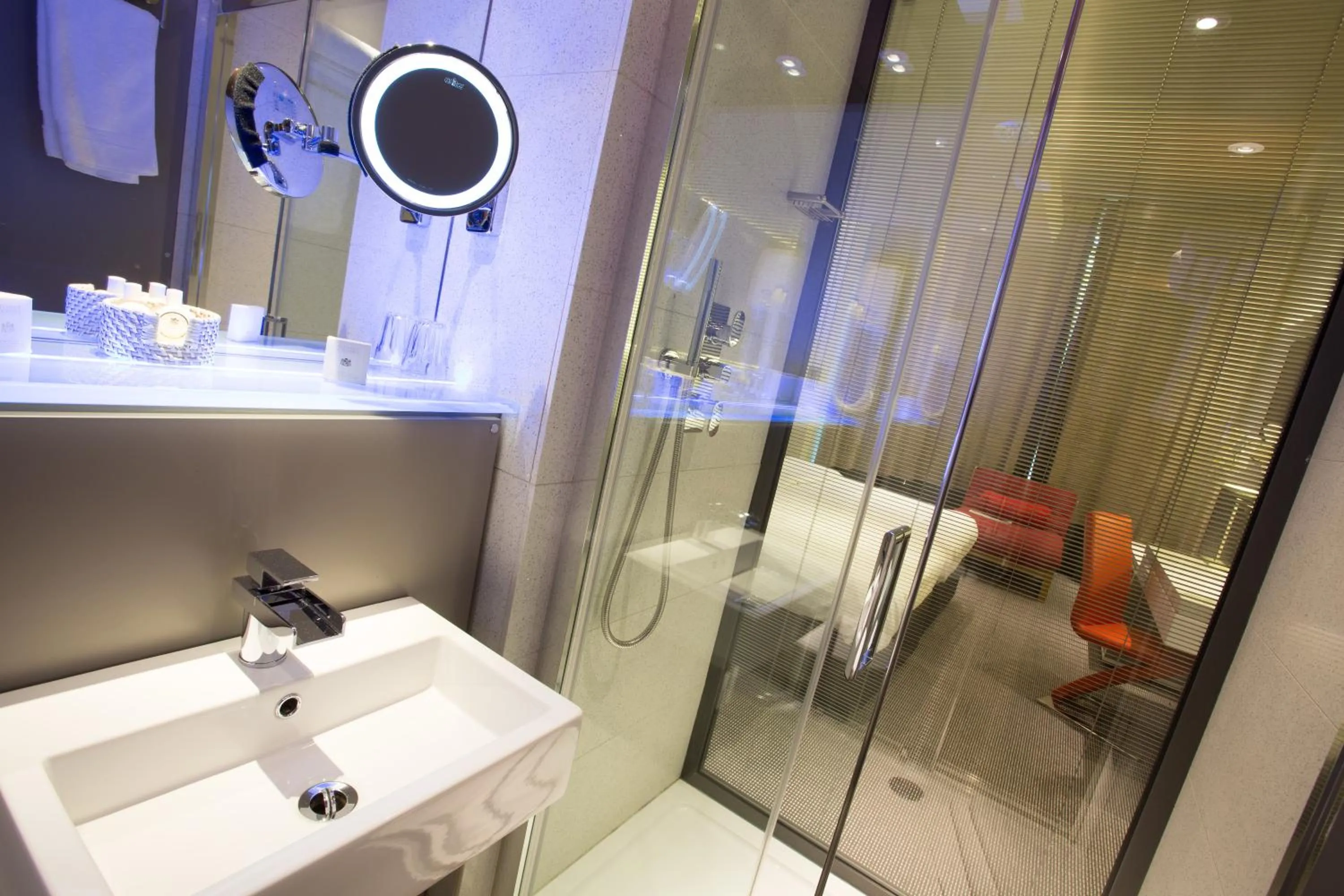 Bathroom in Henley House Hotel