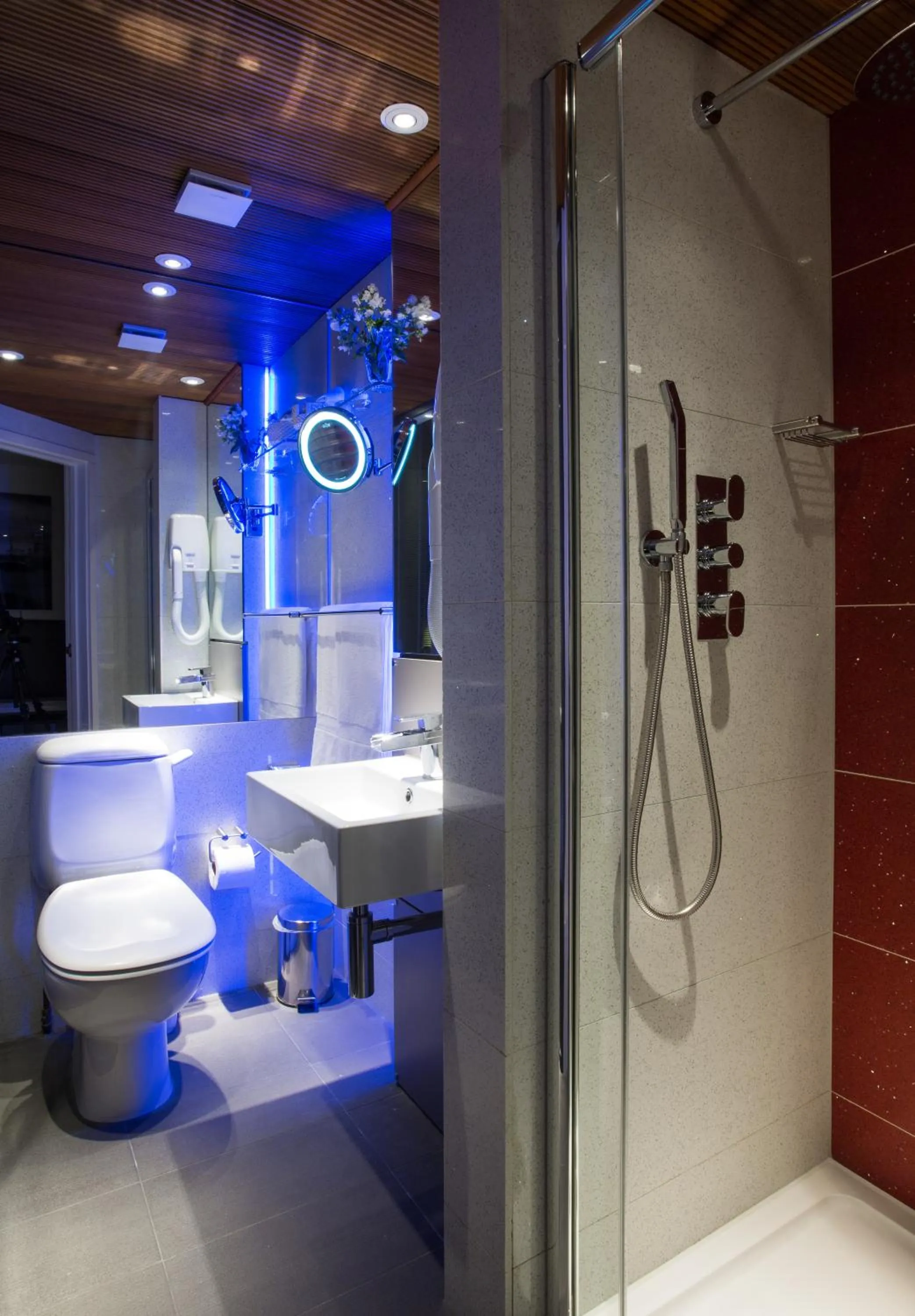 Bathroom in Henley House Hotel