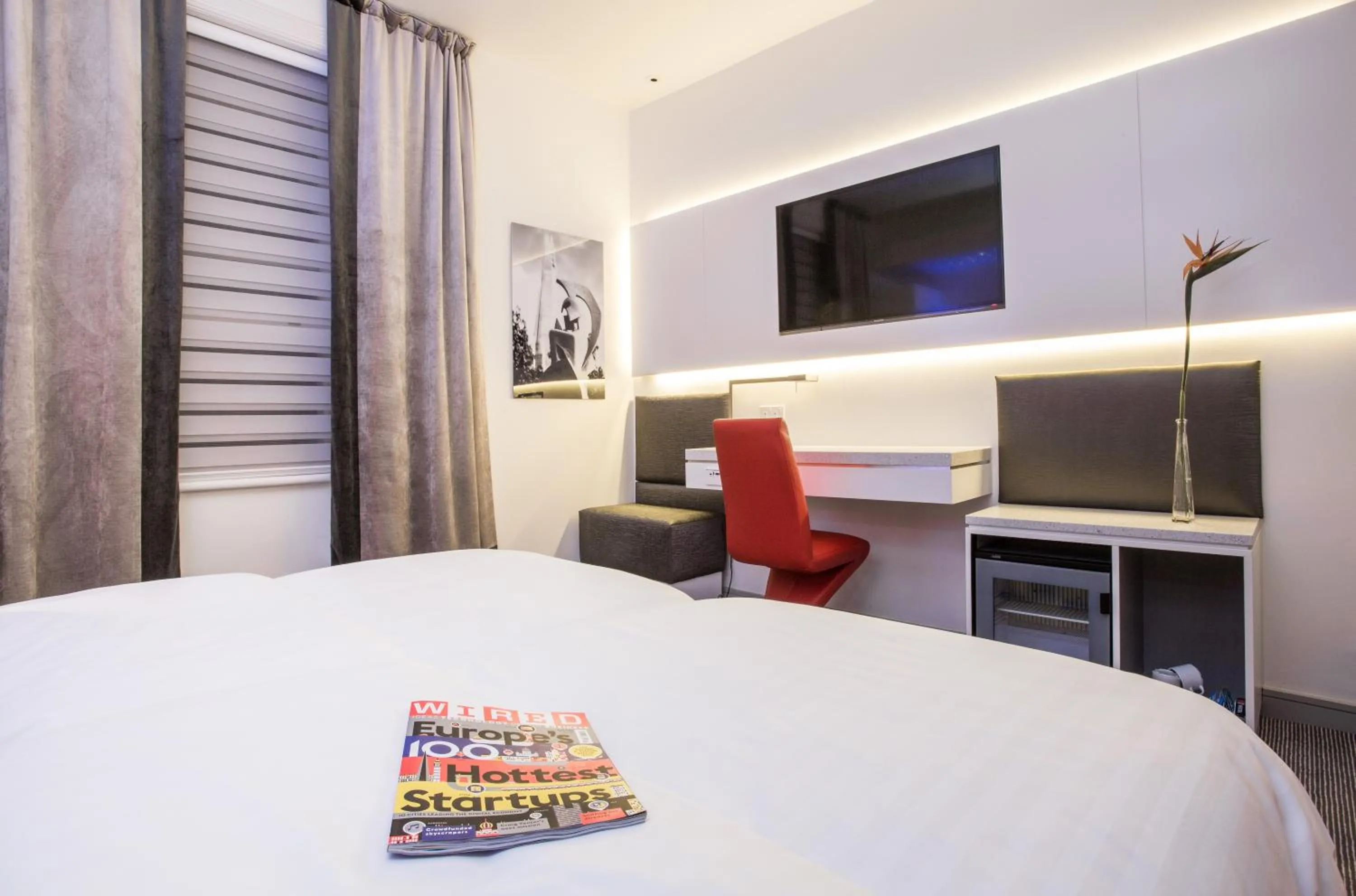 TV and multimedia, Bed in Henley House Hotel