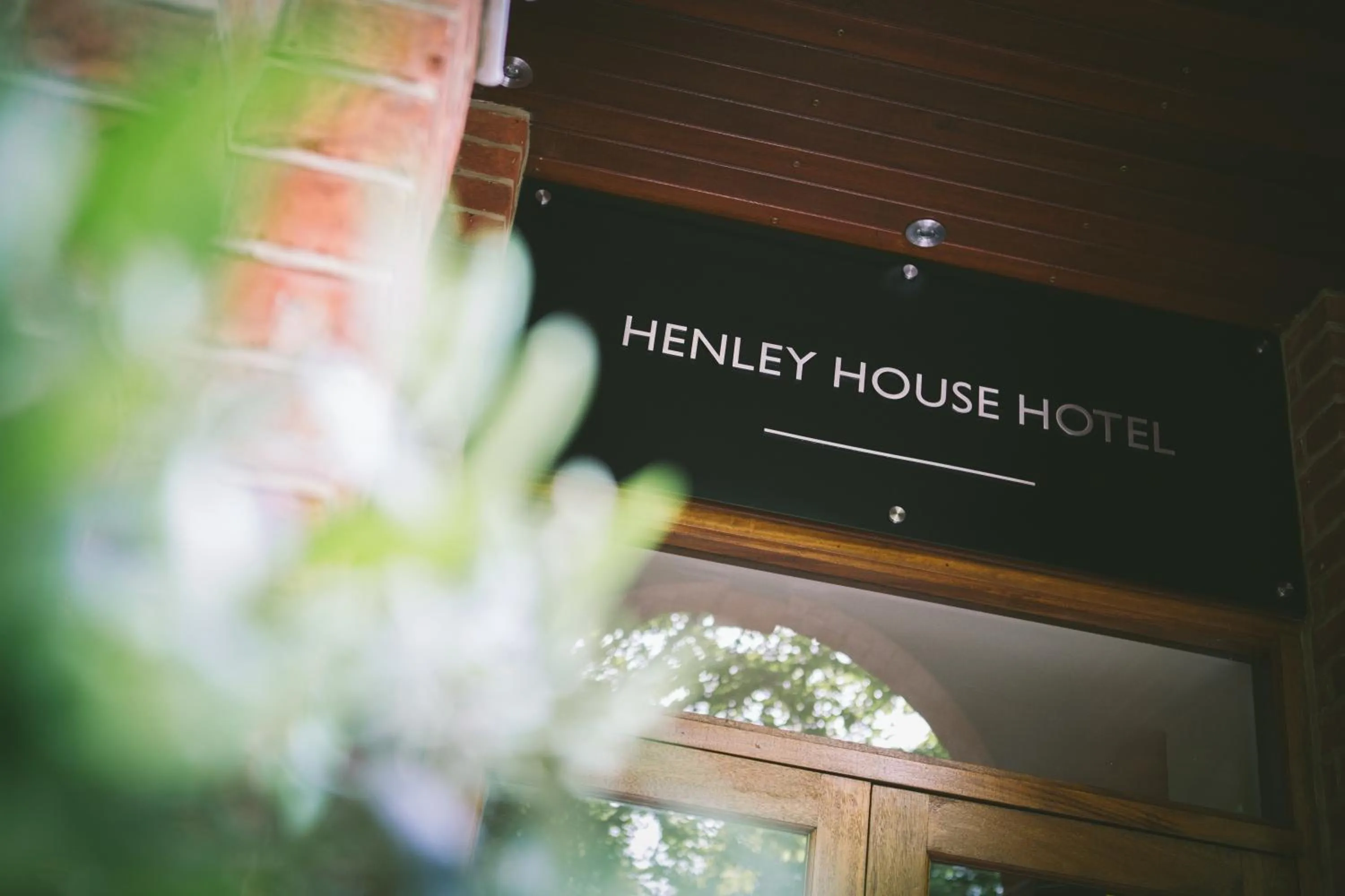 Facade/entrance in Henley House Hotel