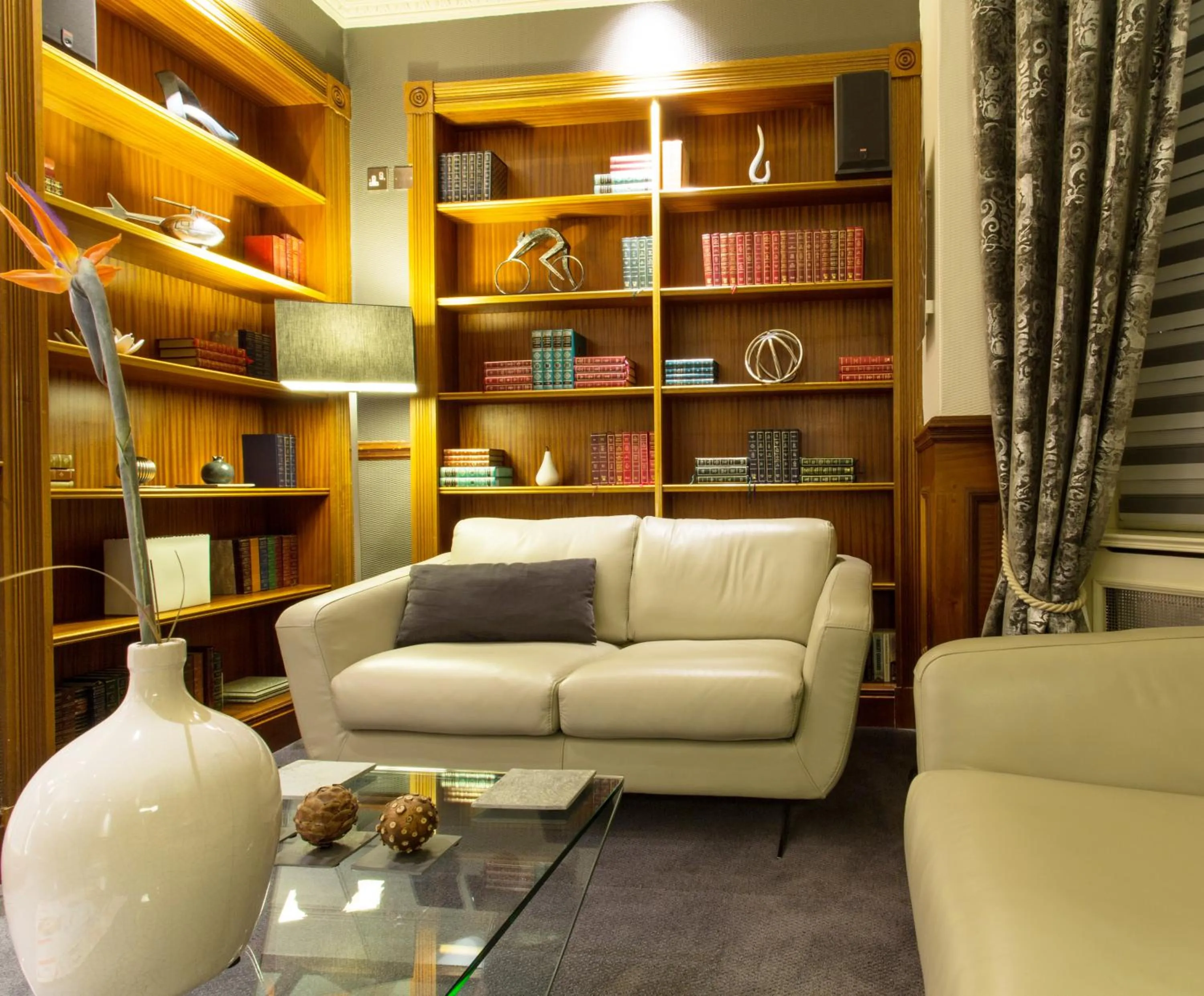 Lobby or reception in Henley House Hotel