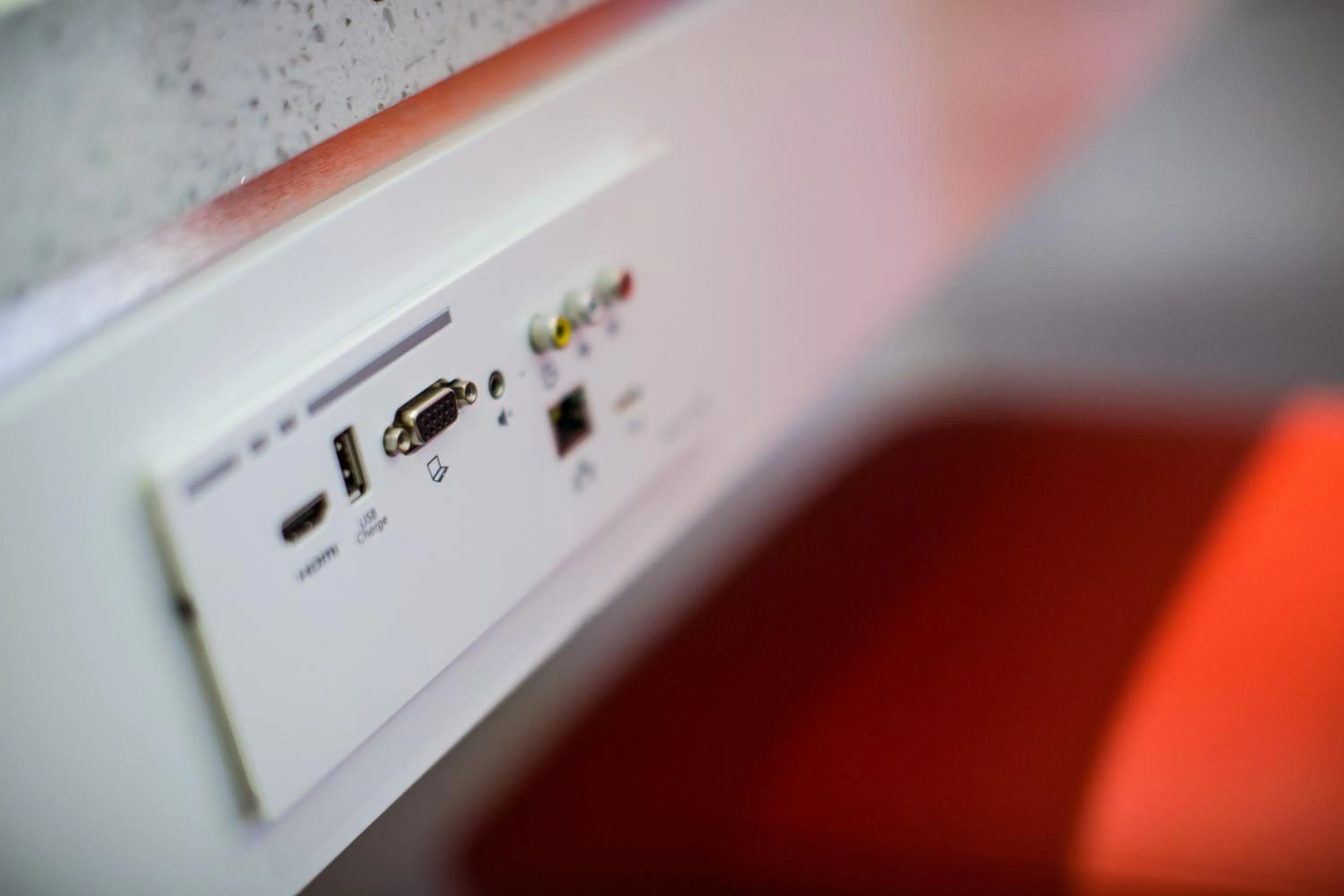 TV and multimedia in Henley House Hotel