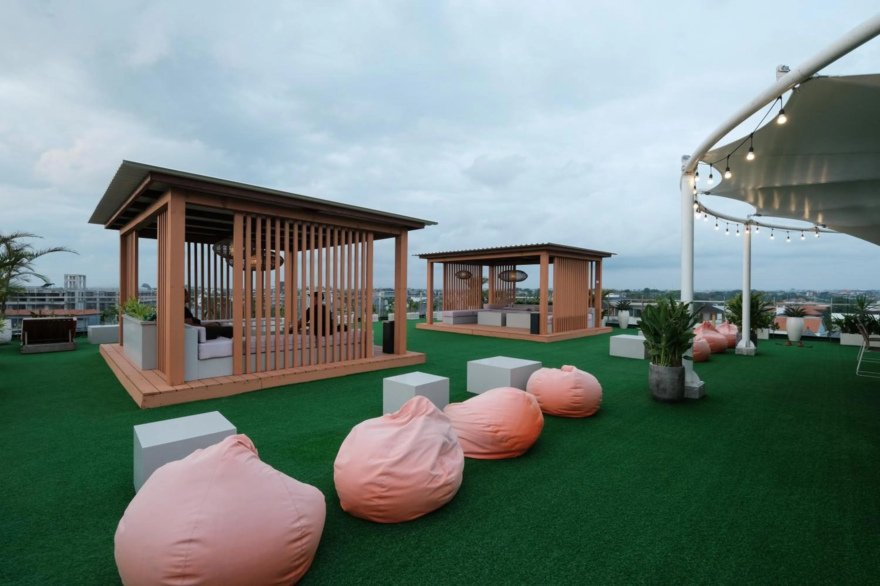 Restaurant/places to eat in Aster Apartment Bali