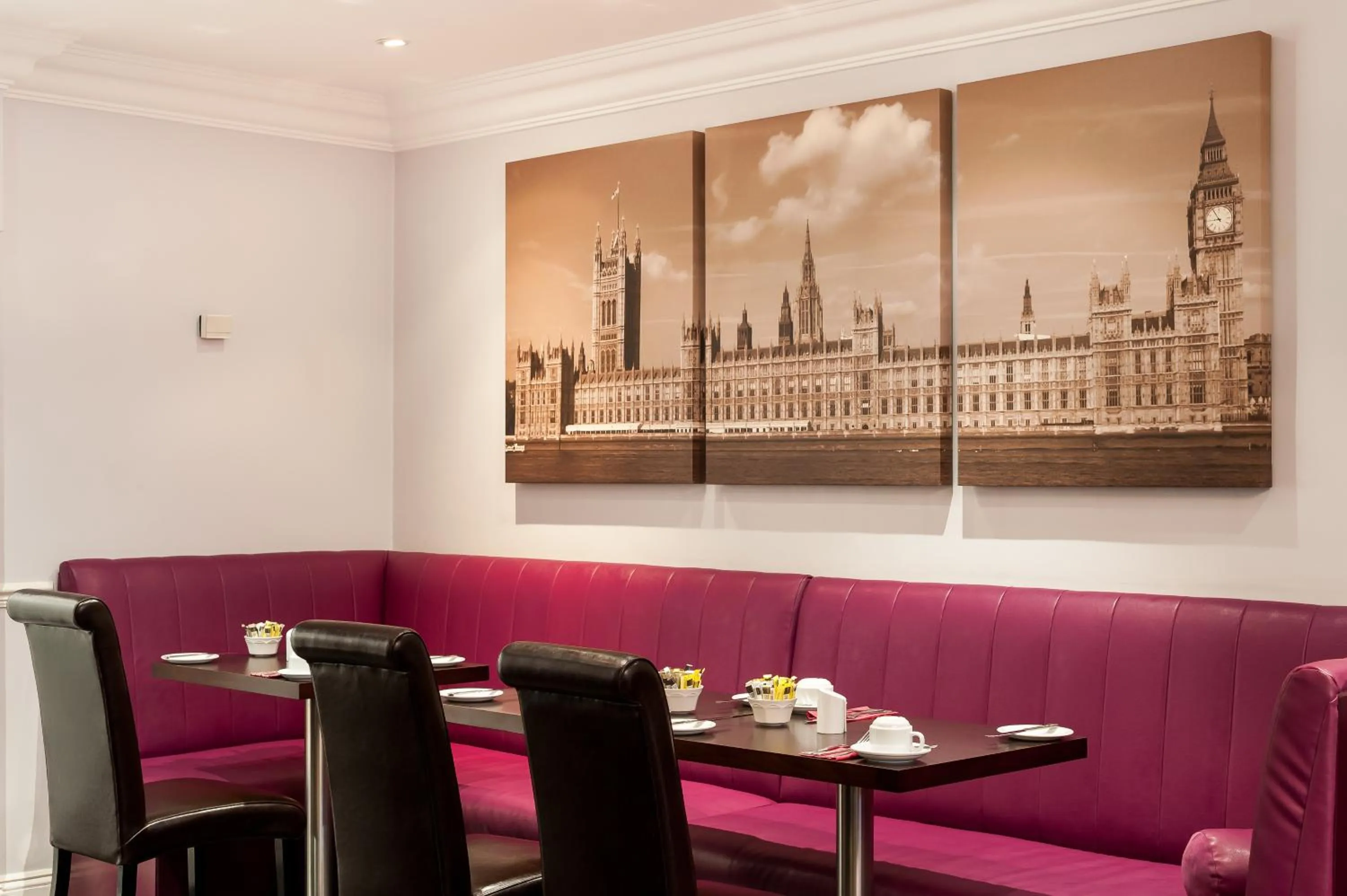 Restaurant/Places to Eat in Mercure London Kensington Hotel