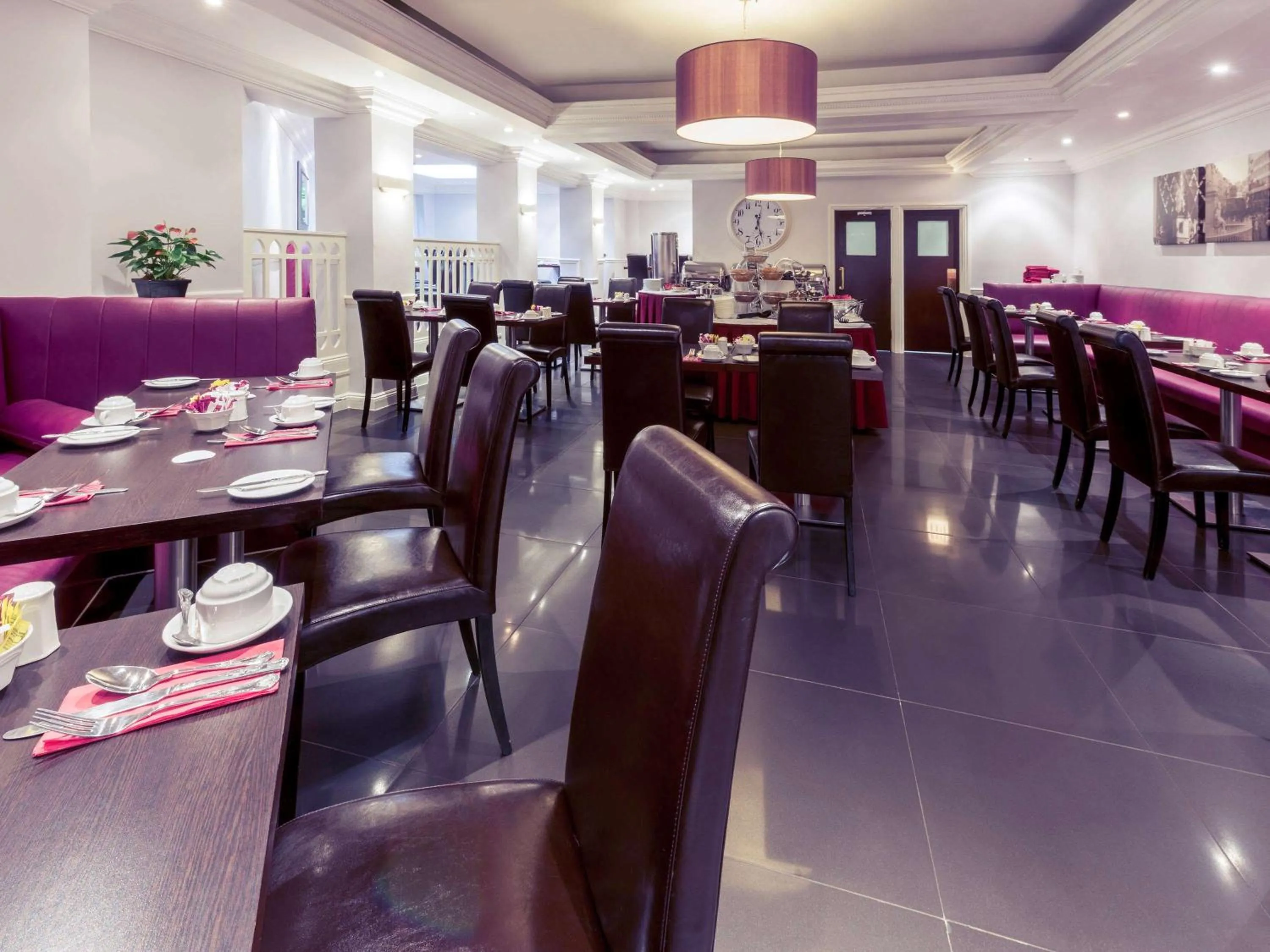 Restaurant/Places to Eat in Mercure London Kensington Hotel