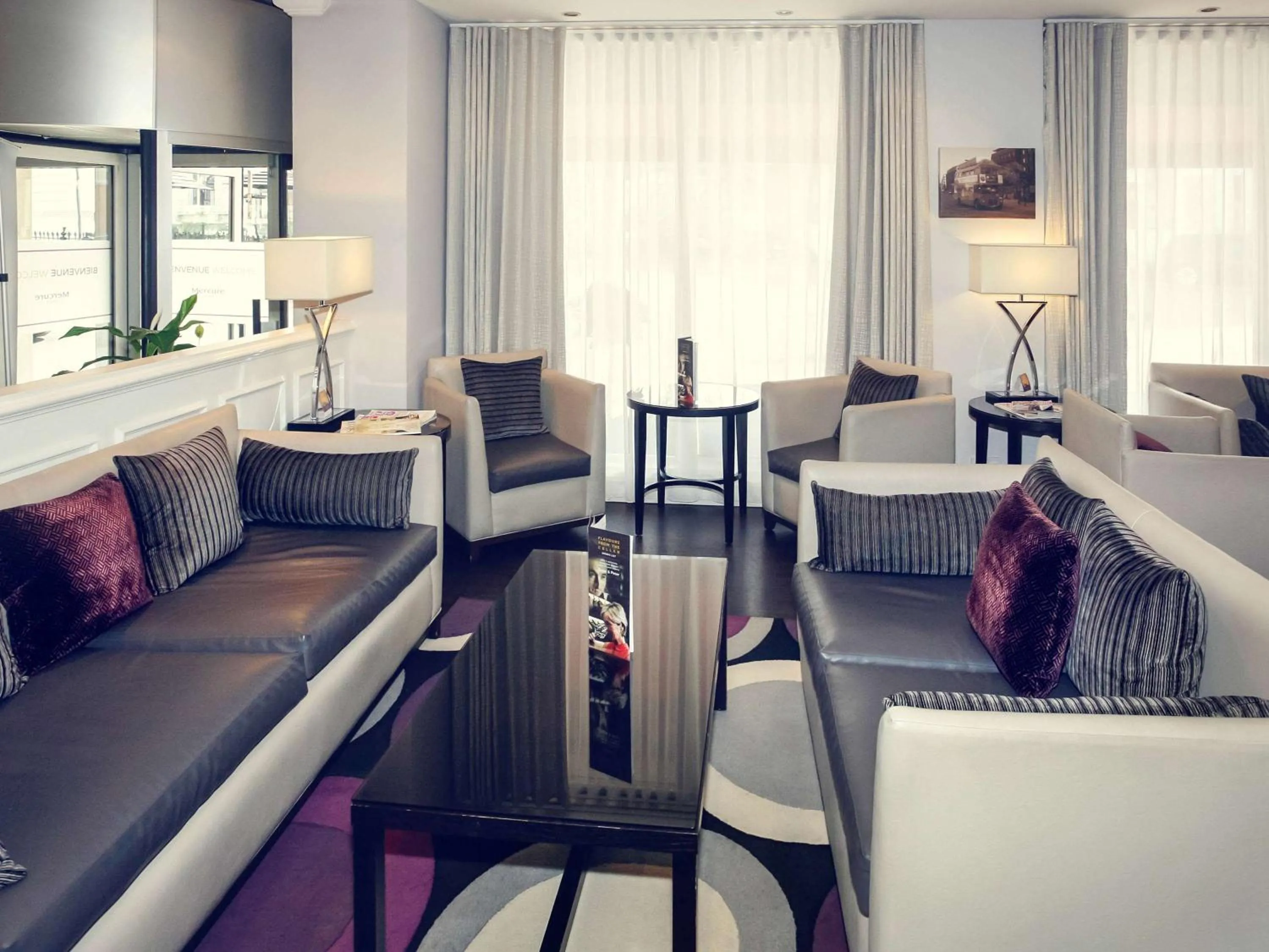 Lounge or bar, Lounge/Bar in Mercure London Kensington Hotel