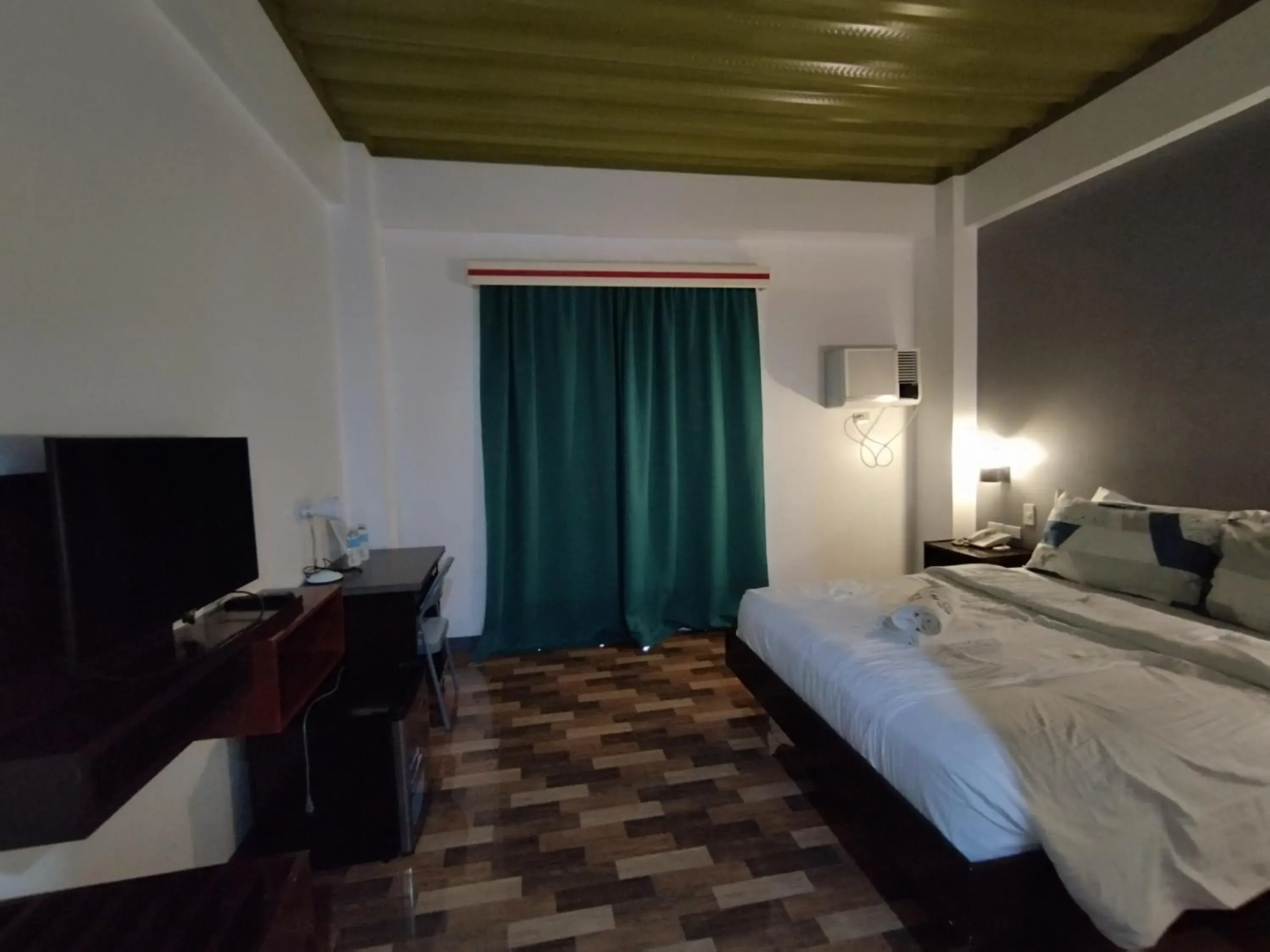 RedDoorz @ LQJ Hotel Old Buswang Kalibo RedDoorz @ LQJ Hotel Old Buswang Kalibo