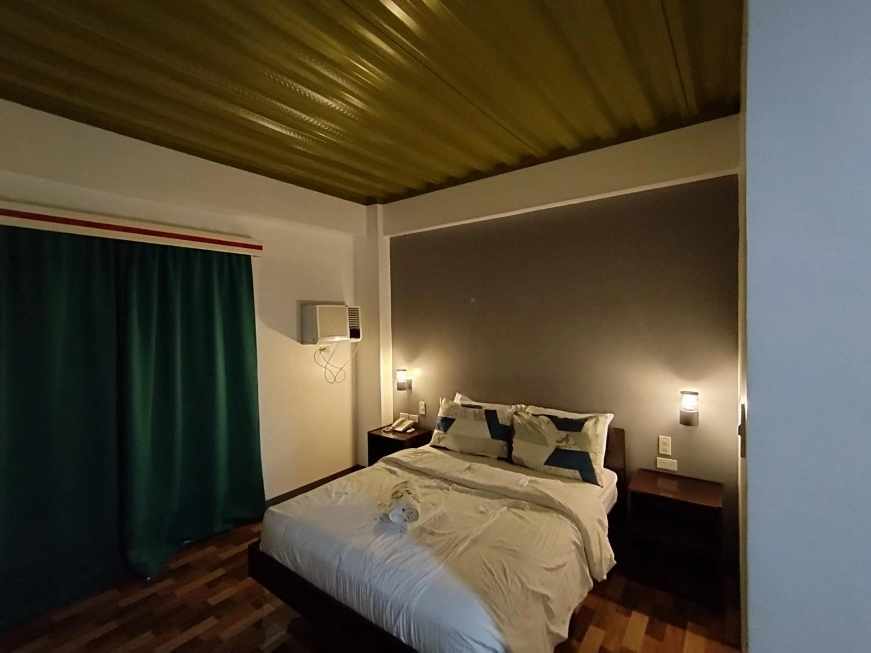 Bed in RedDoorz @ LQJ Hotel Old Buswang Kalibo