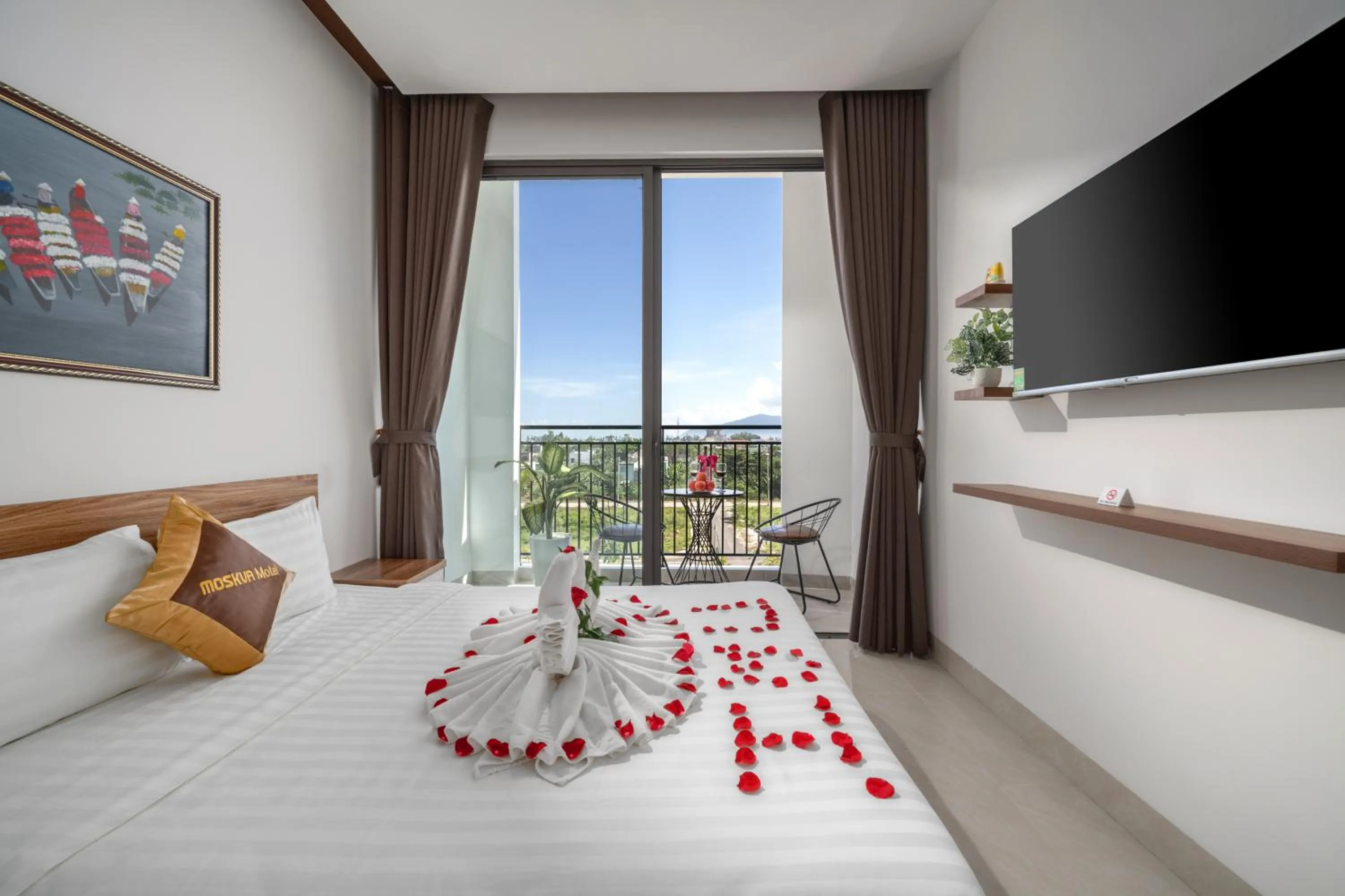 Balcony/Terrace, Bed in Moskva Motel & Apartment Danang