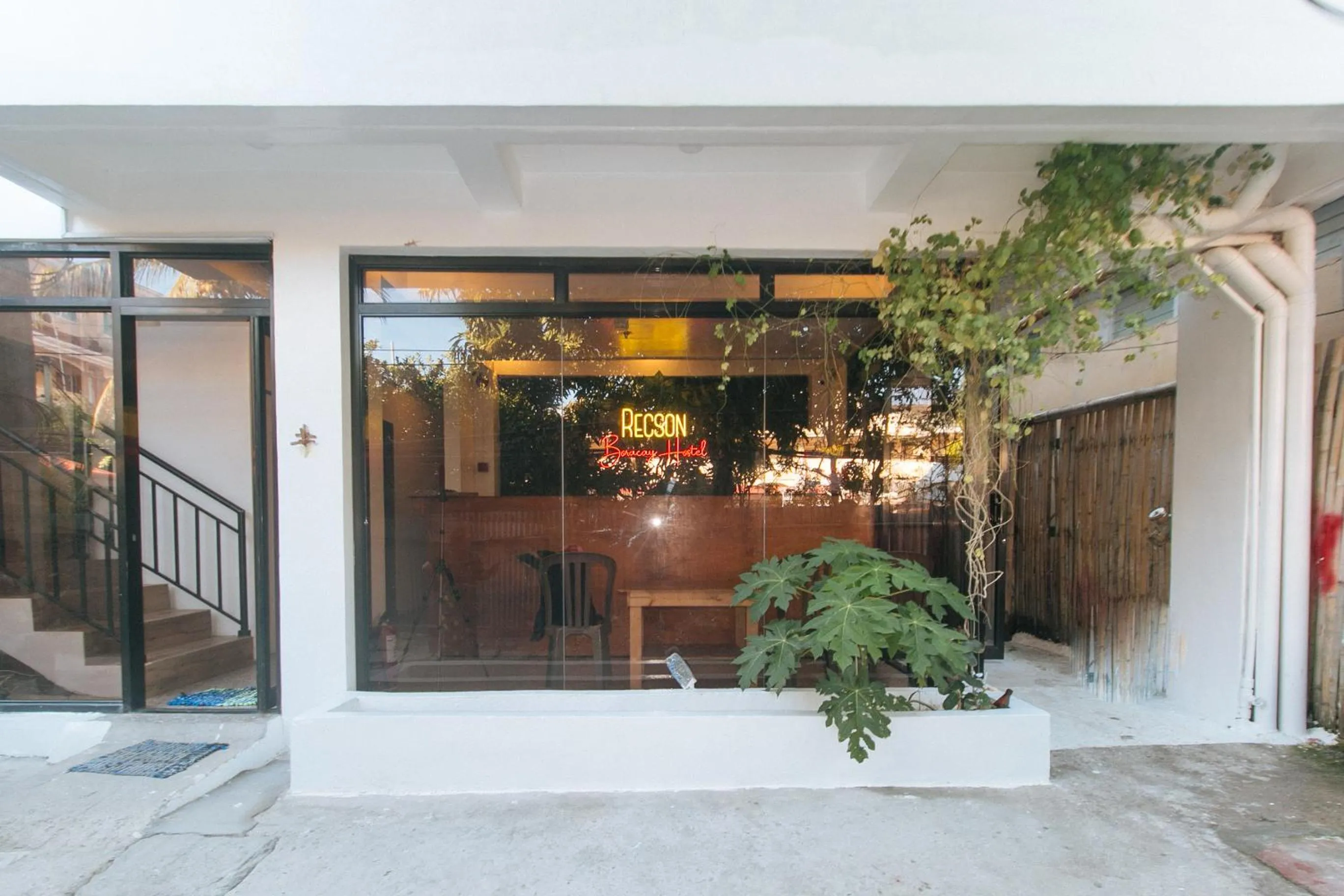 Property building in RedDoorz @ Recson Boracay Hostel