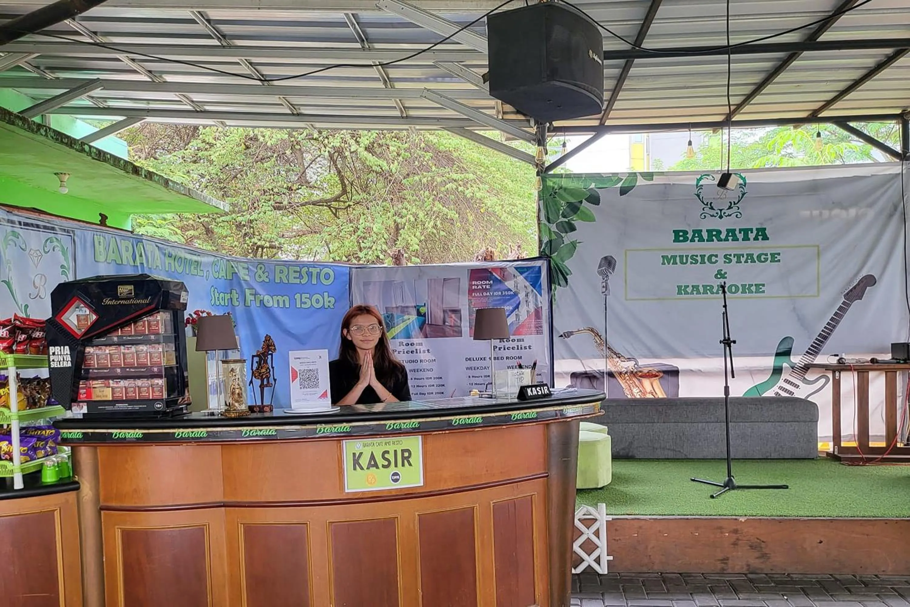 Restaurant/places to eat in Barata Residence Aeropolis