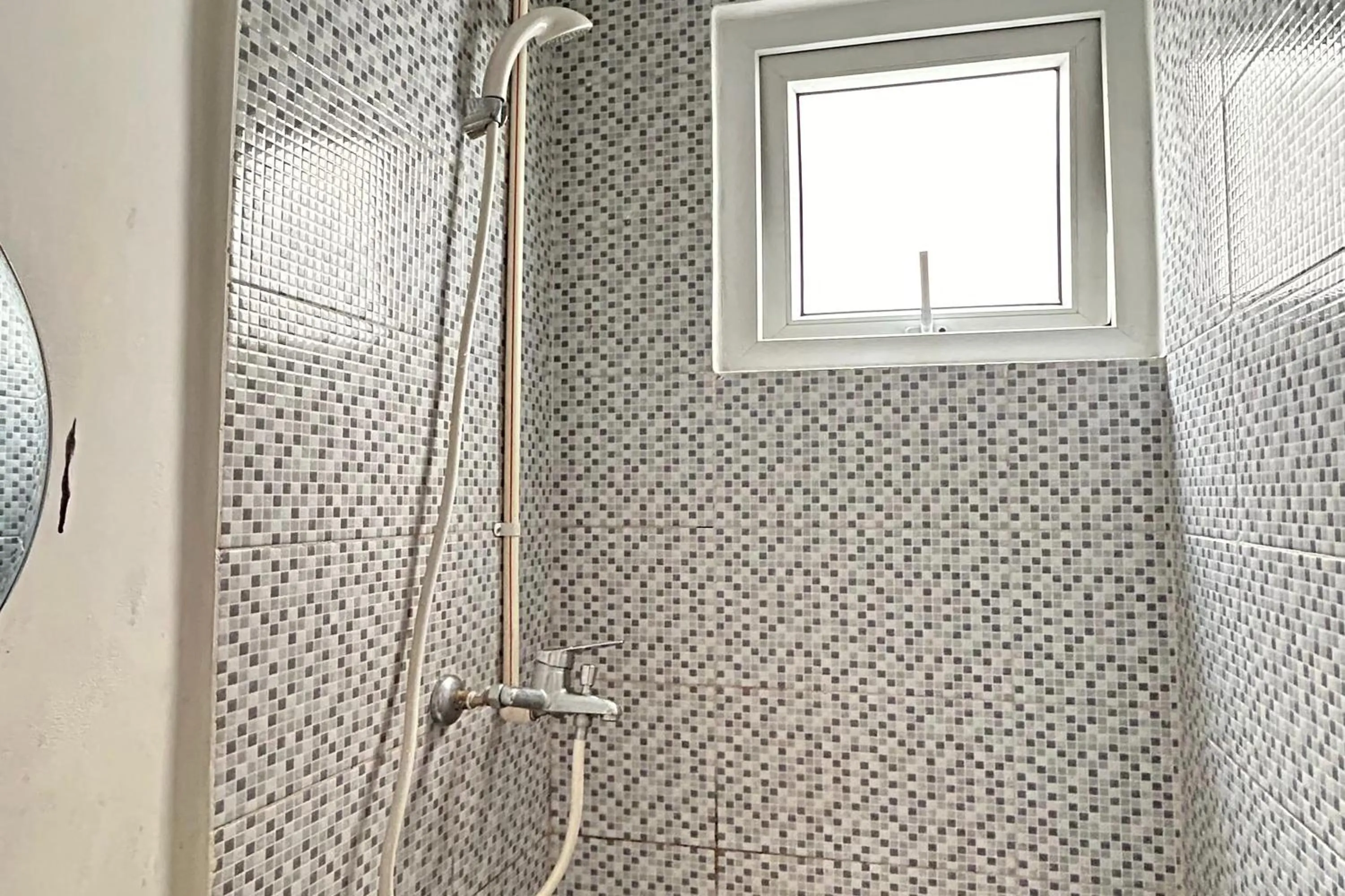 Shower in Barata Residence Aeropolis