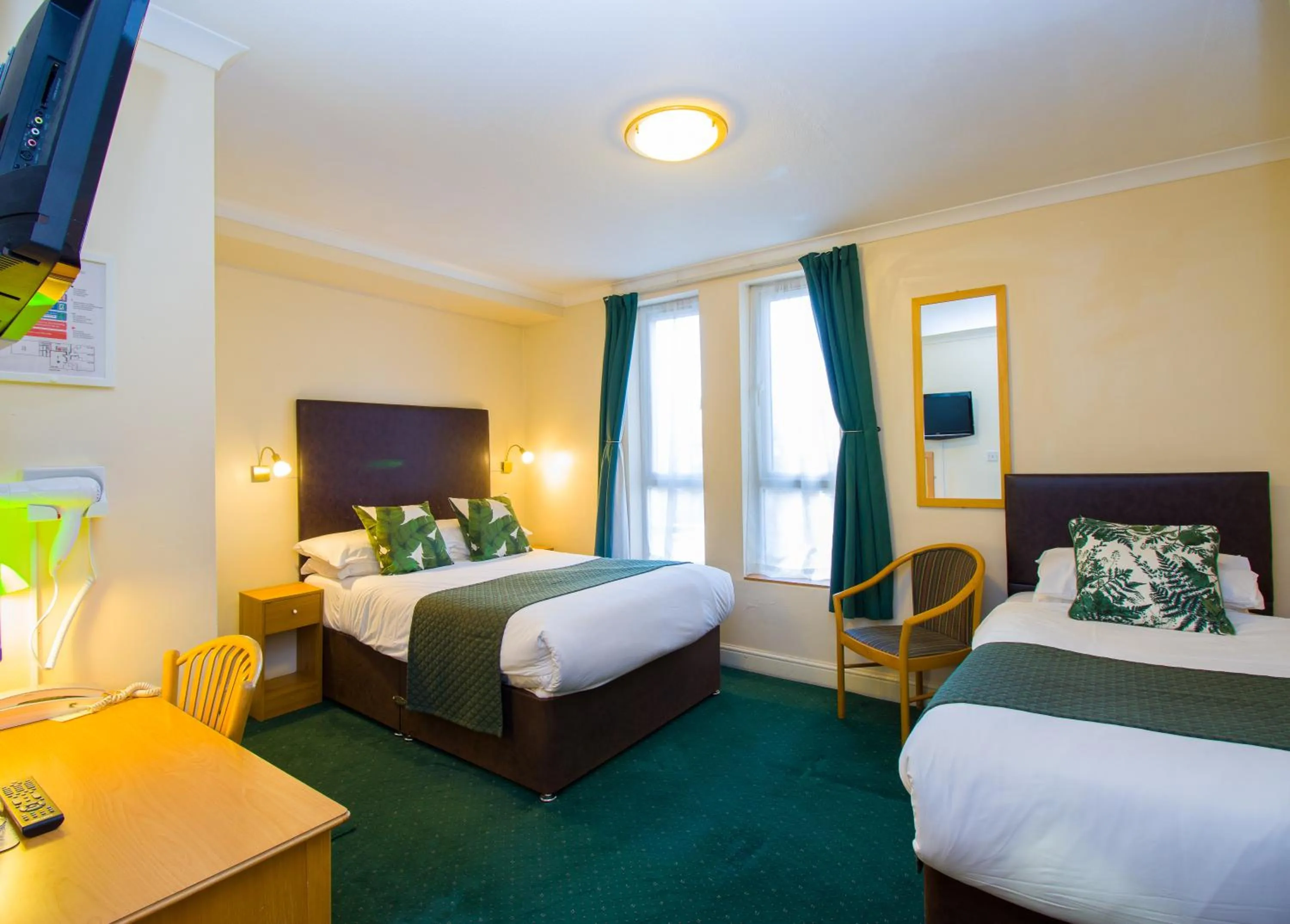 Bedroom, Bed in London Town Hotel