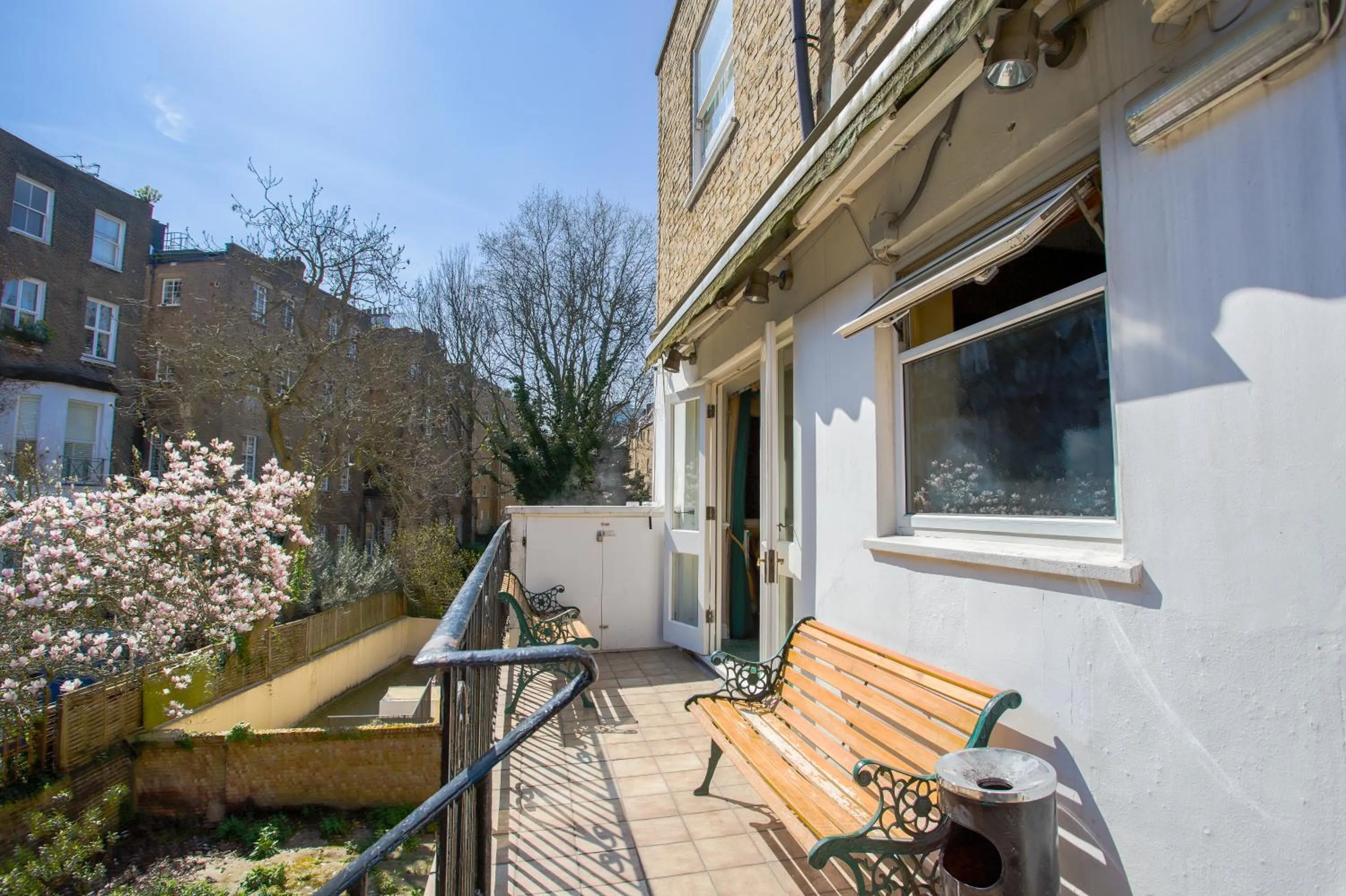 Balcony/Terrace in London Town Hotel