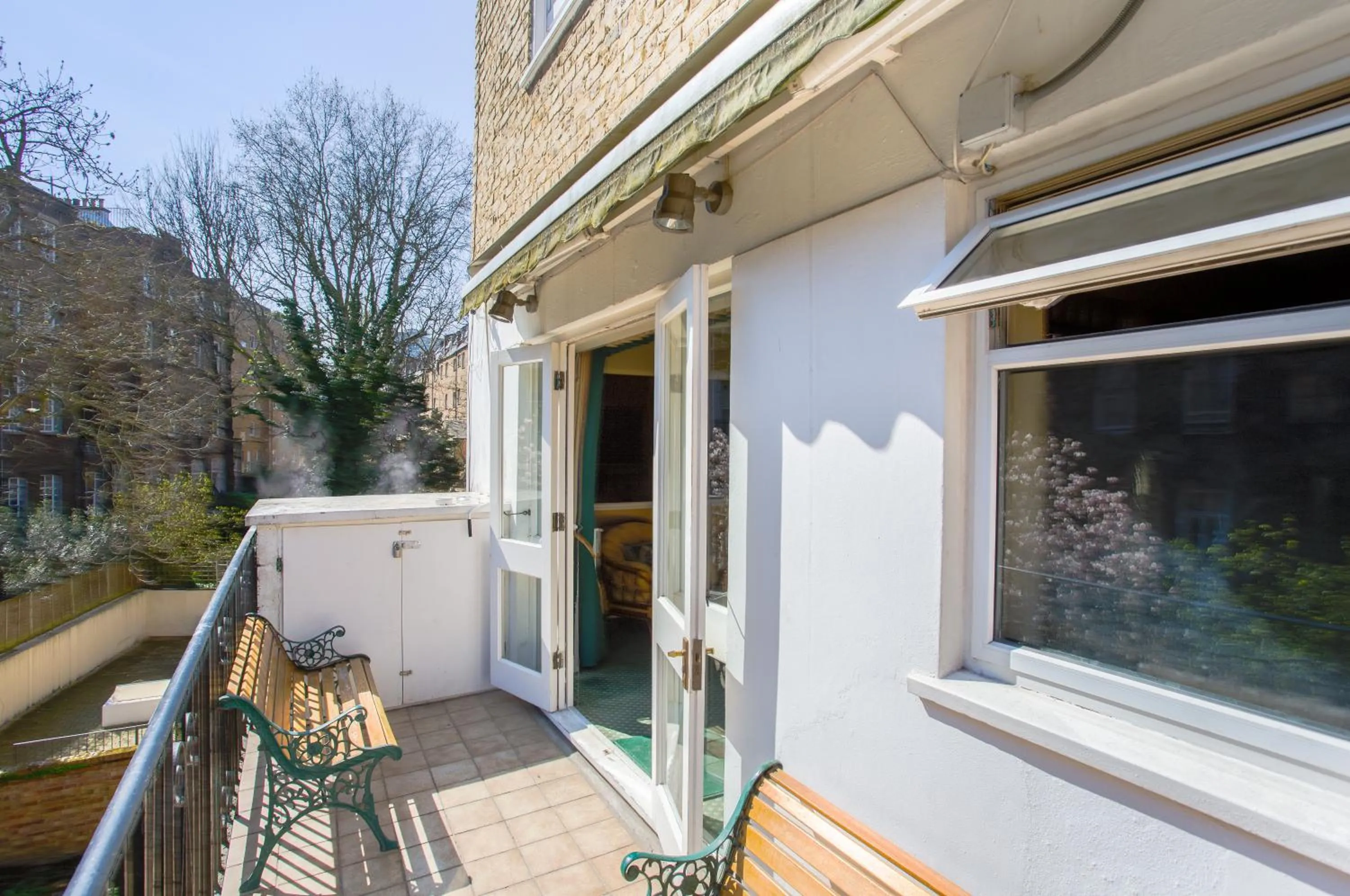 Balcony/Terrace in London Town Hotel