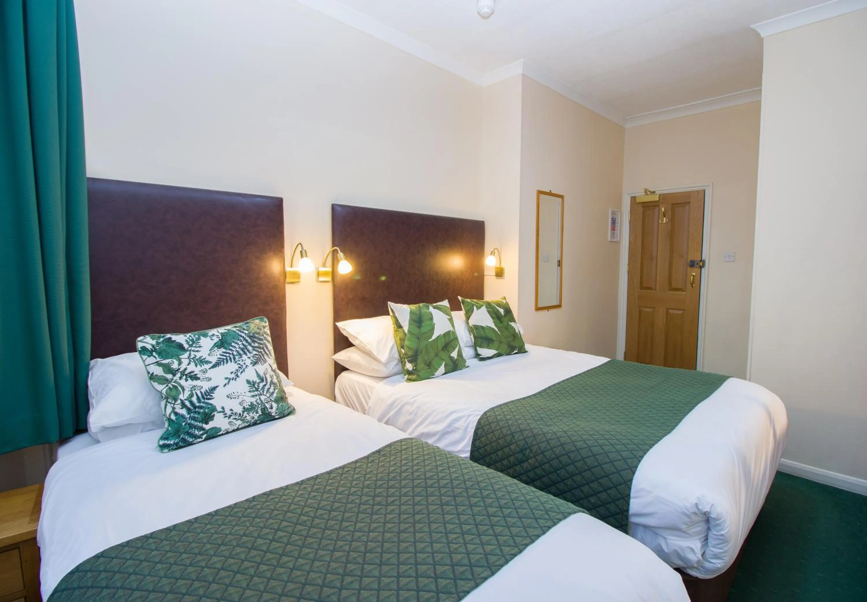 Bedroom, Bed in London Town Hotel