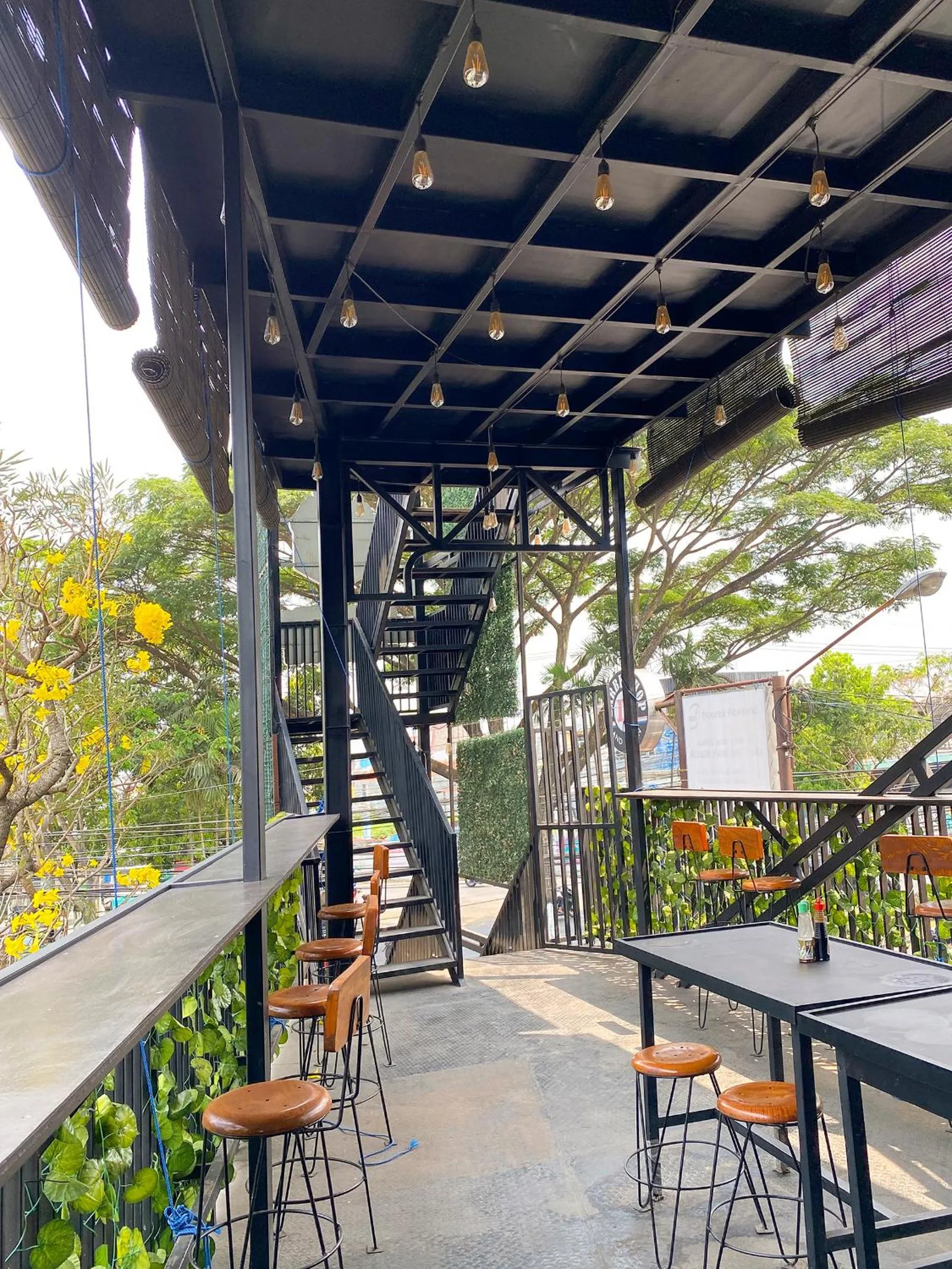 DJURAGAN KAMAR SUHAT