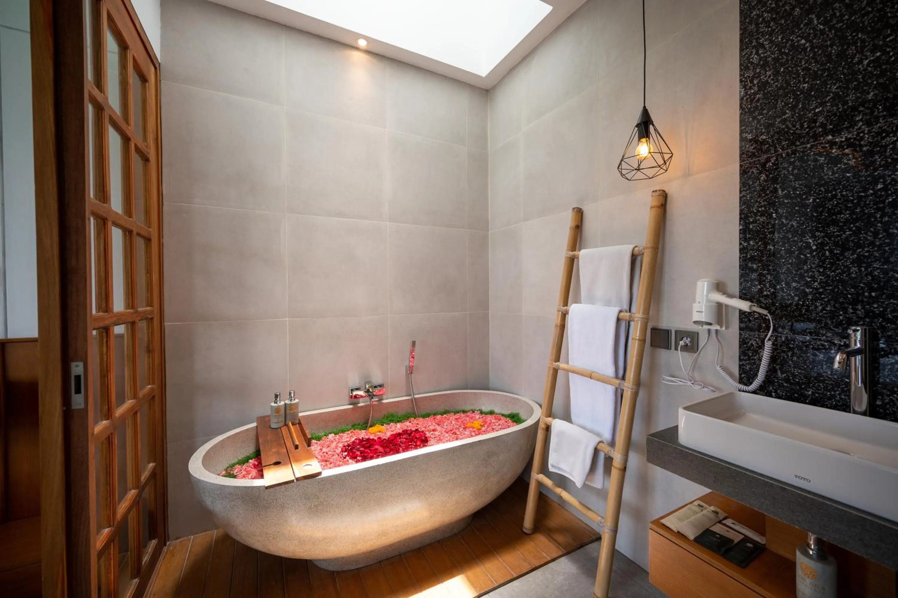 Bathroom in Kairos Villa Ubud by Omkara Experience