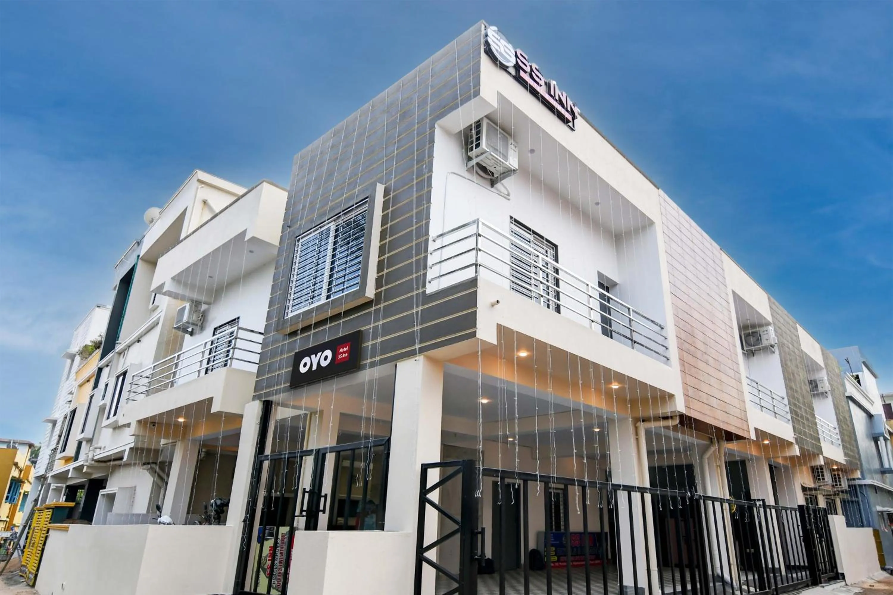 Facade/entrance in Hotel O SS INN Hotels & Homes