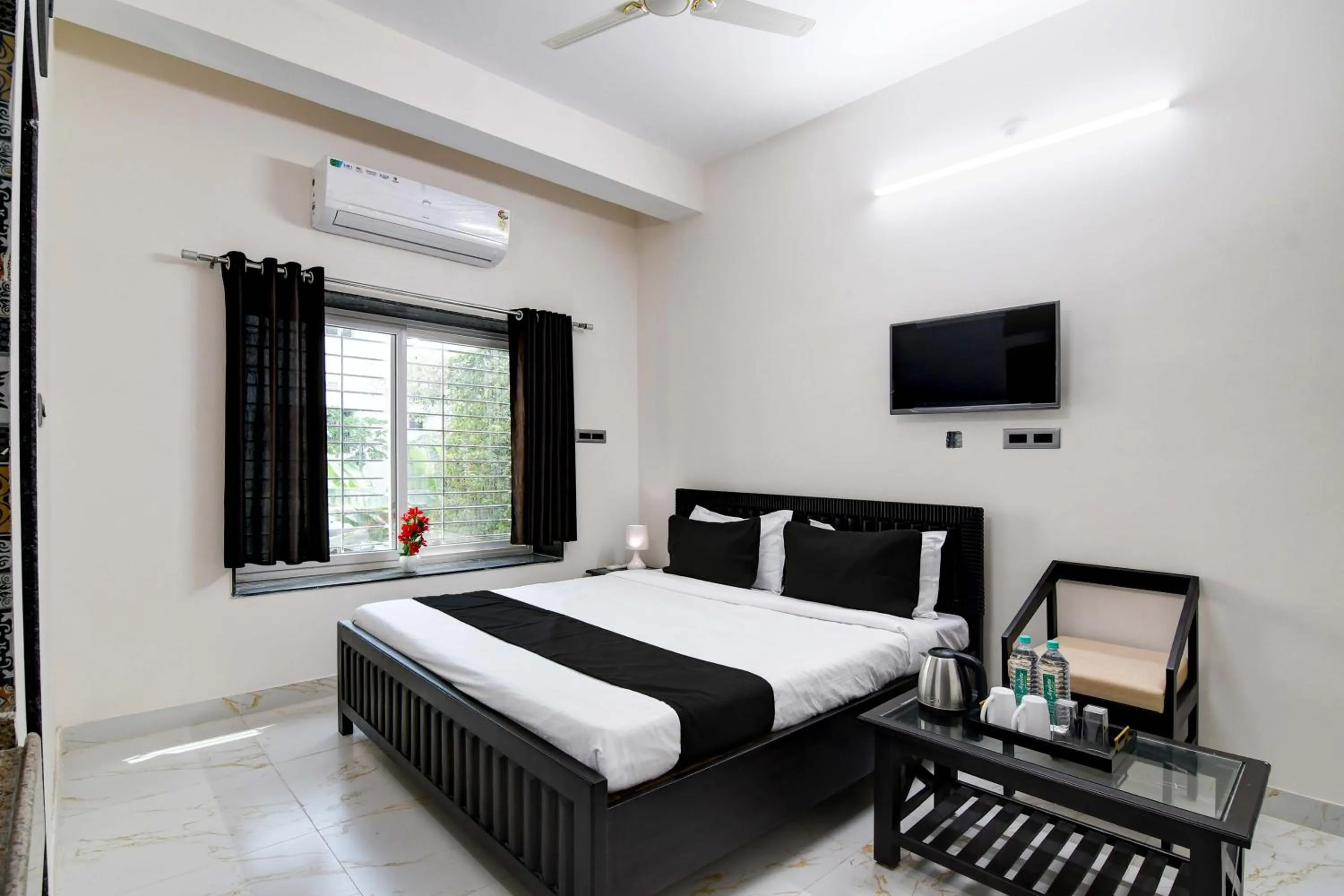 Bedroom, Bed in Hotel O SS INN Hotels & Homes