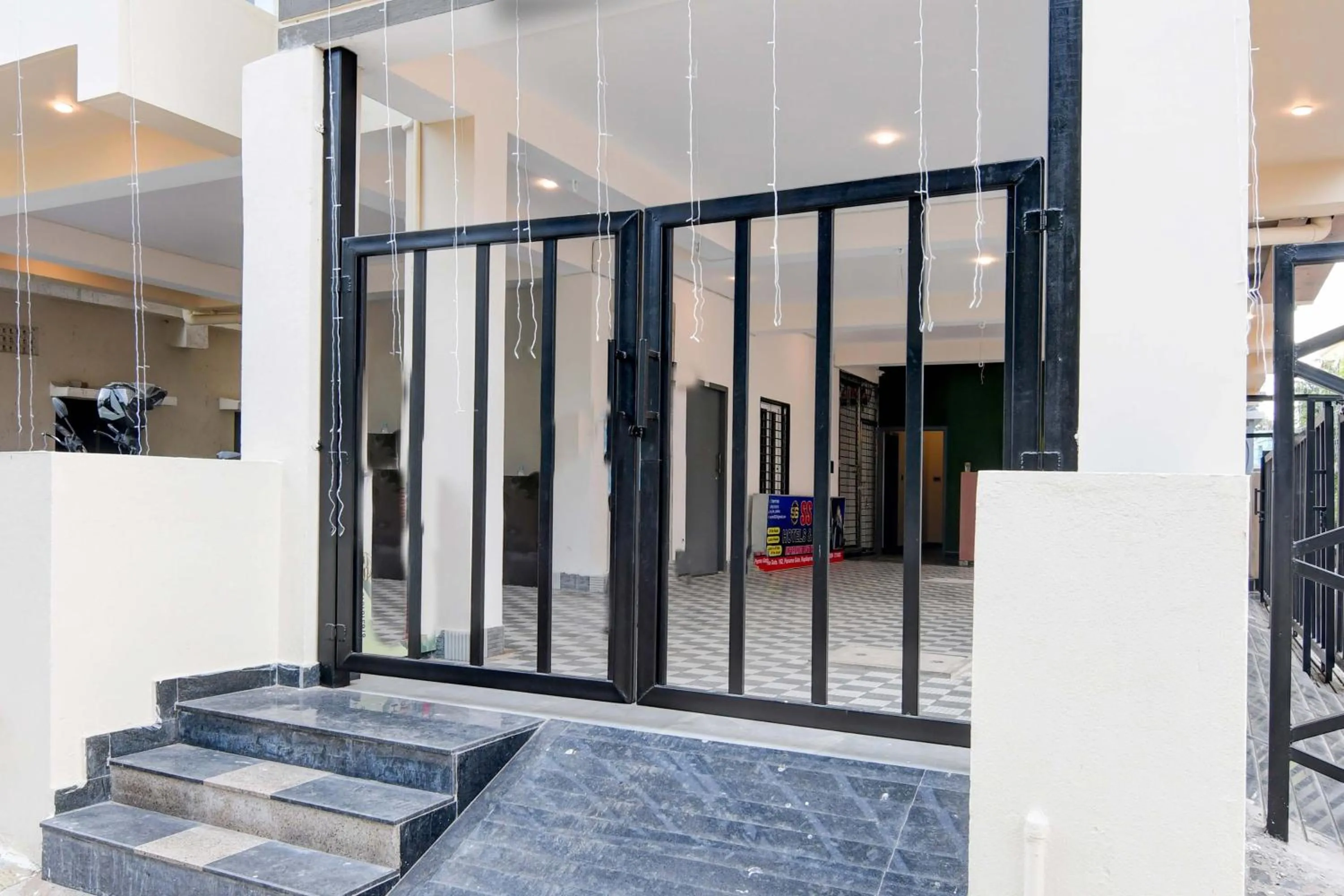 Facade/entrance in Hotel O SS INN Hotels & Homes