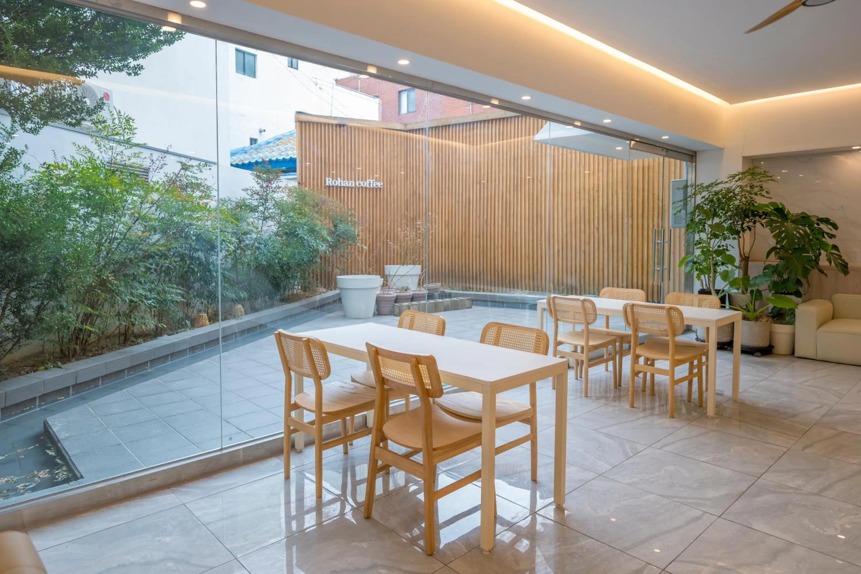 Lounge or bar in Shire Hotel Heritage Busan Station