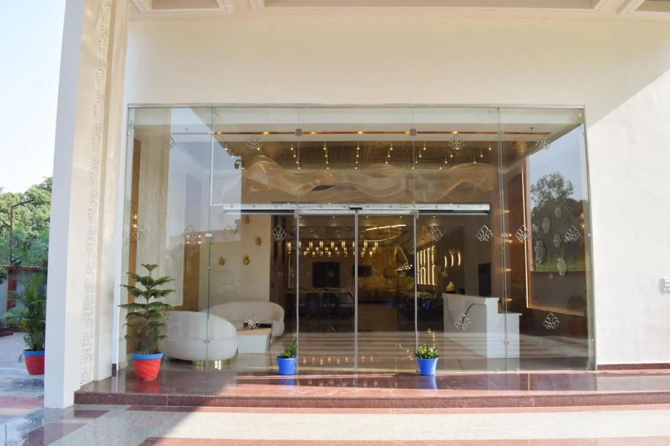 Facade/entrance in Tulip Inn Shravasti