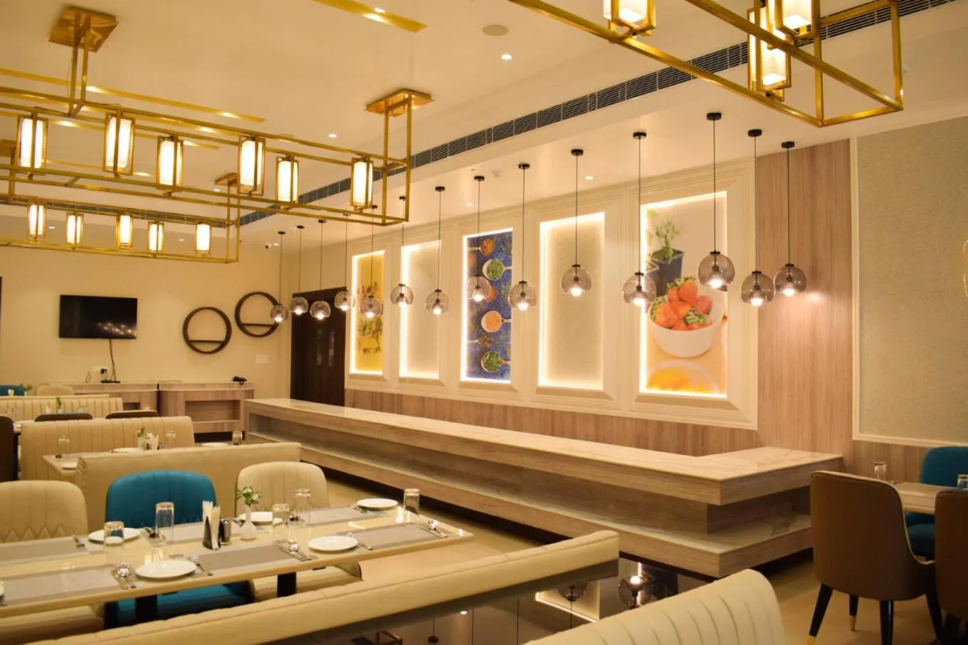 Restaurant/places to eat in Tulip Inn Shravasti