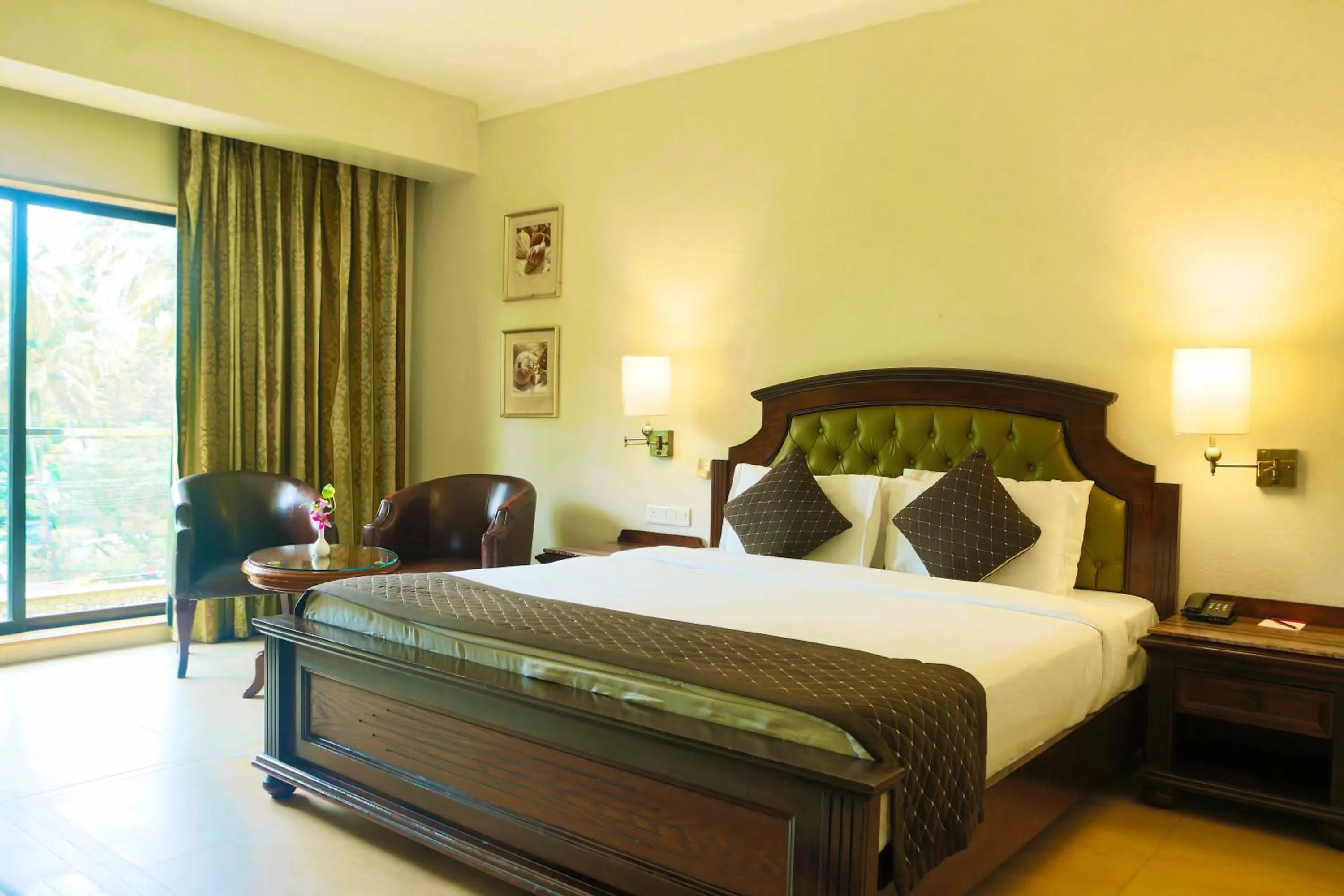 Bedroom, Bed in Neelam the Glitz