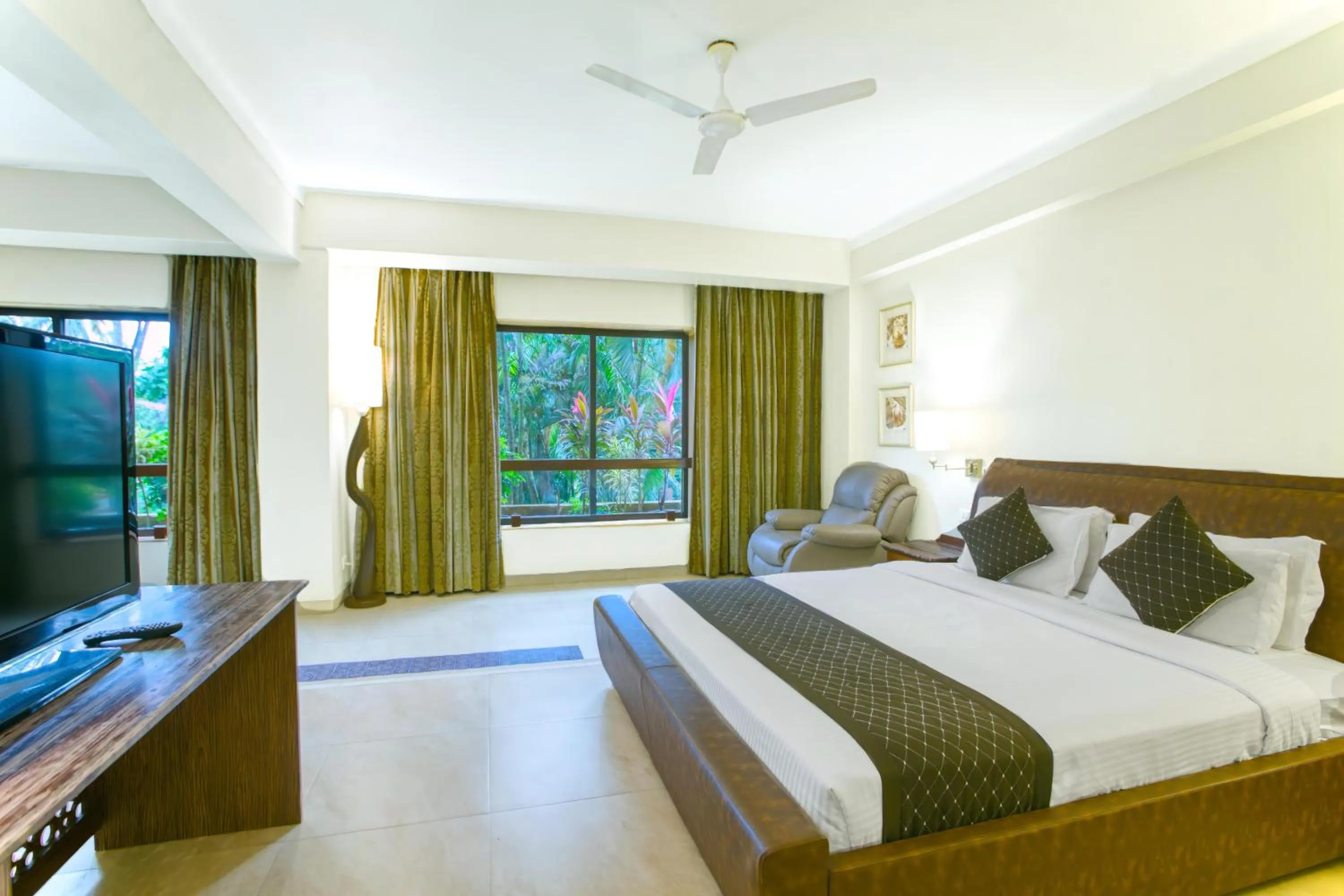 Bed in Neelam the Glitz