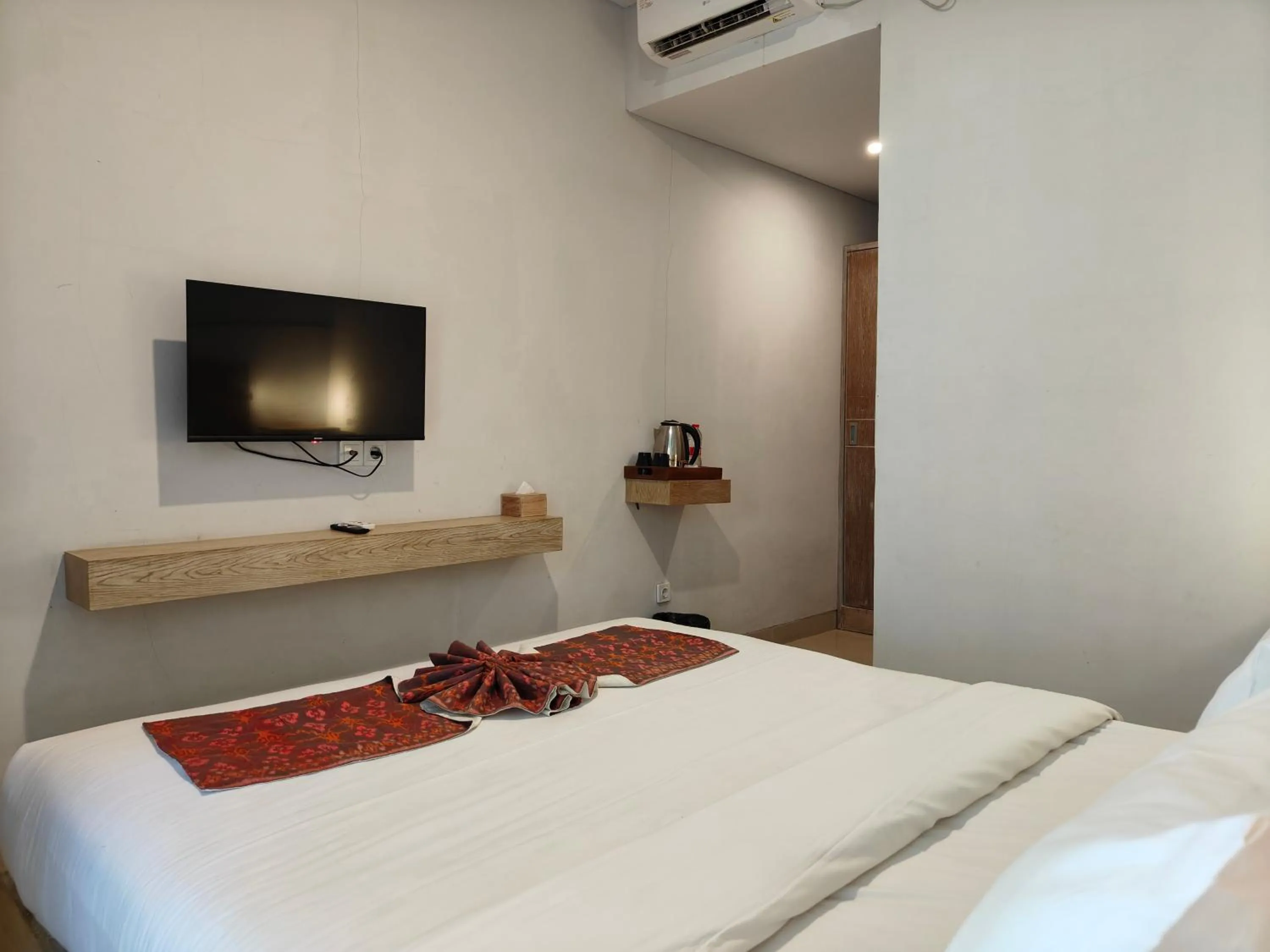 TV and multimedia, Bed in Manuver Surf And Stay Uluwatu Bali