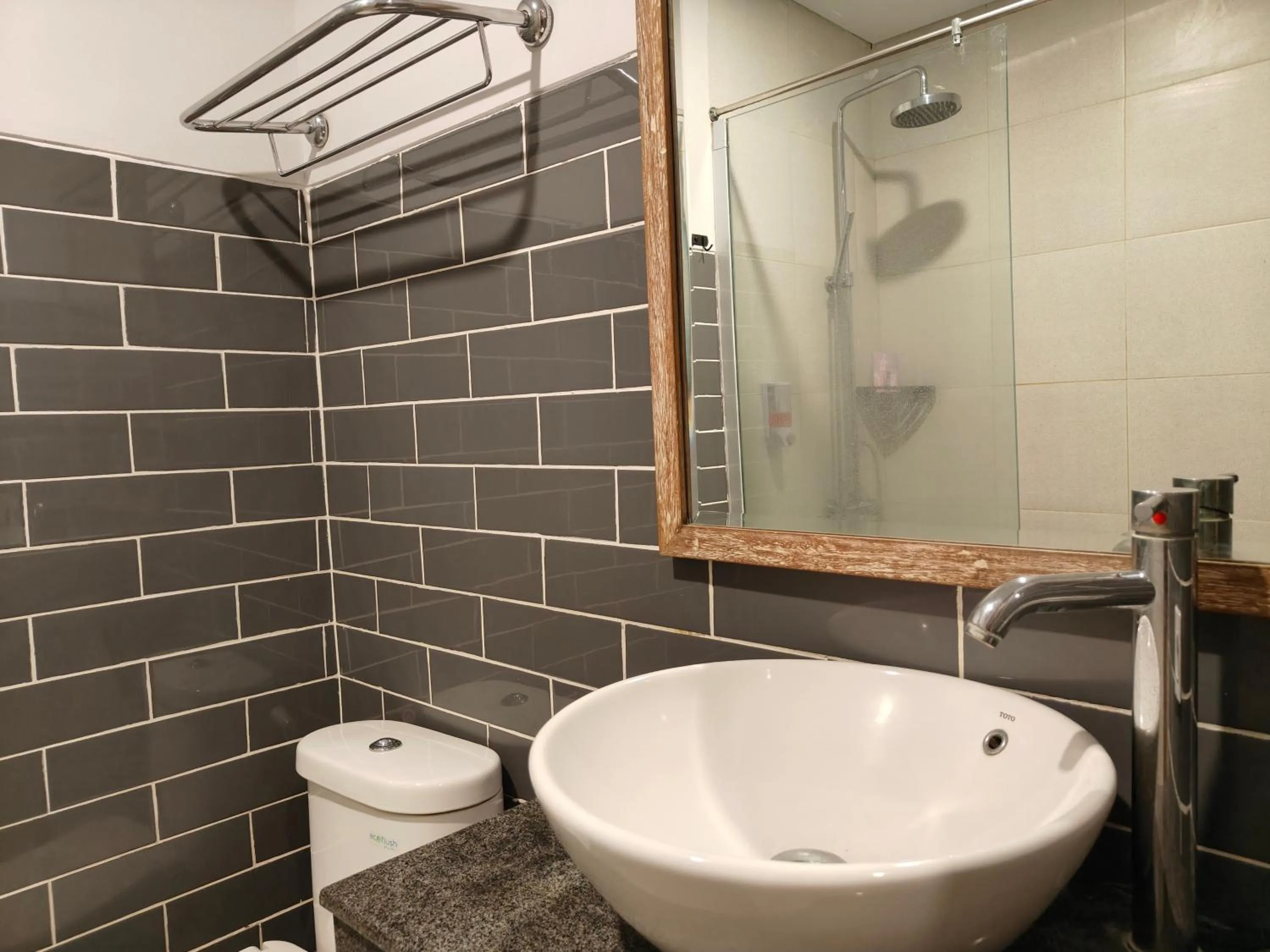 Toilet in Manuver Surf And Stay Uluwatu Bali