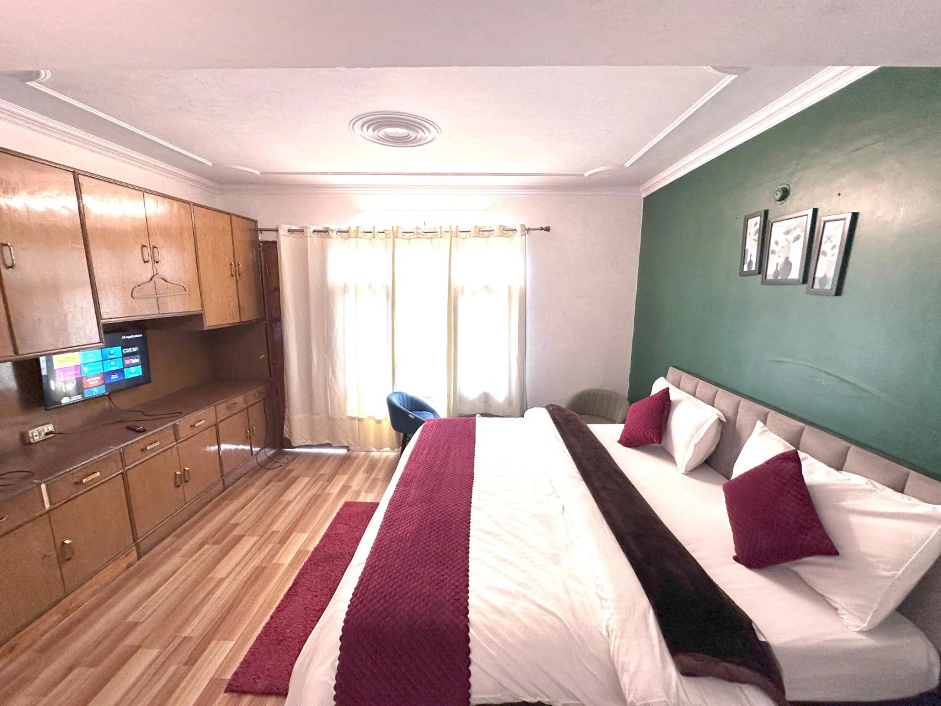 Bedroom, Bed in The Misty Pines Inn