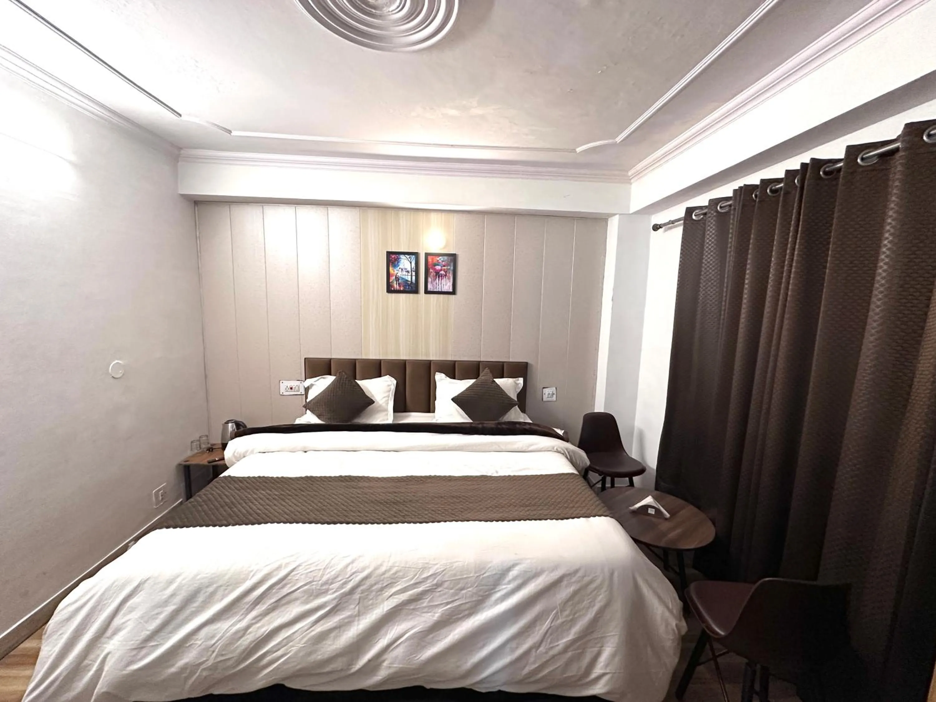 Bedroom, Bed in The Misty Pines Inn