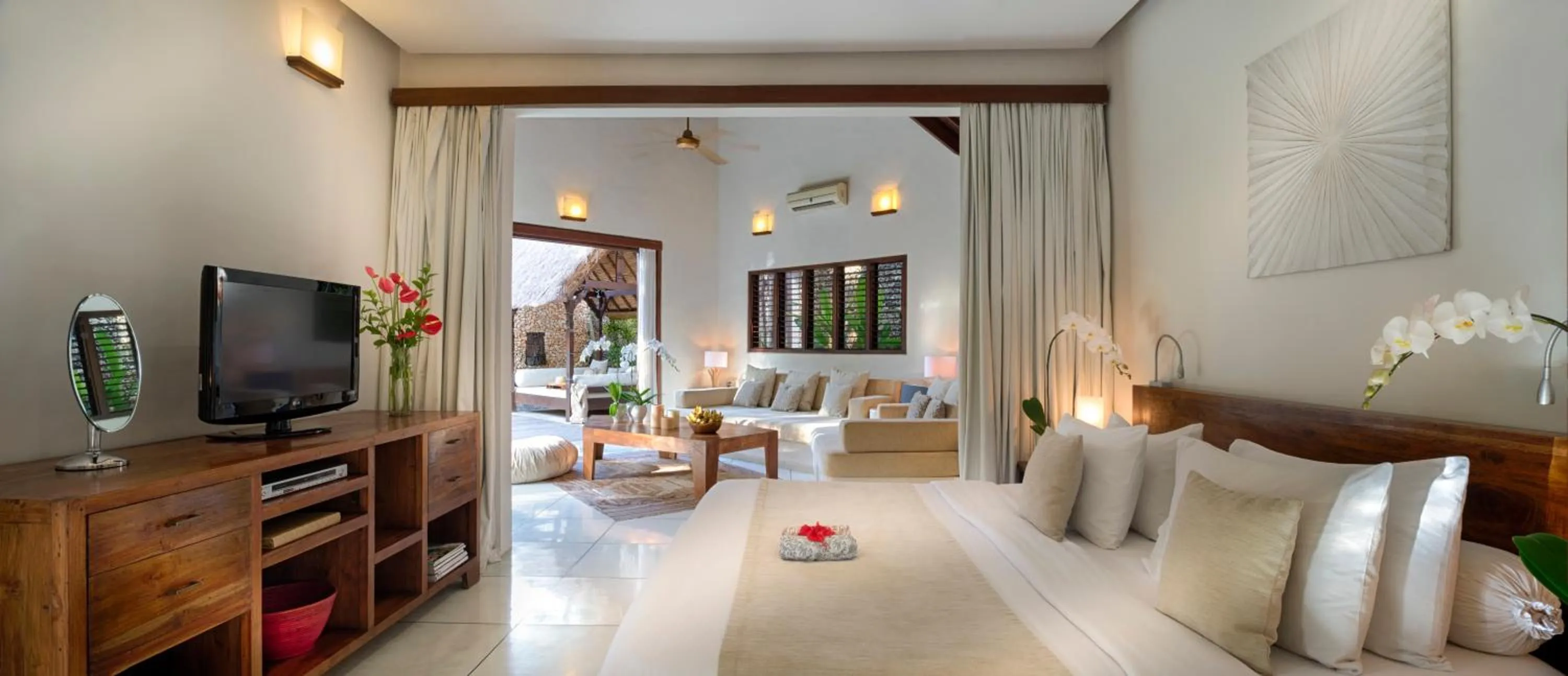 Communal lounge/ TV room, Bed in Villa Kubu Seminyak