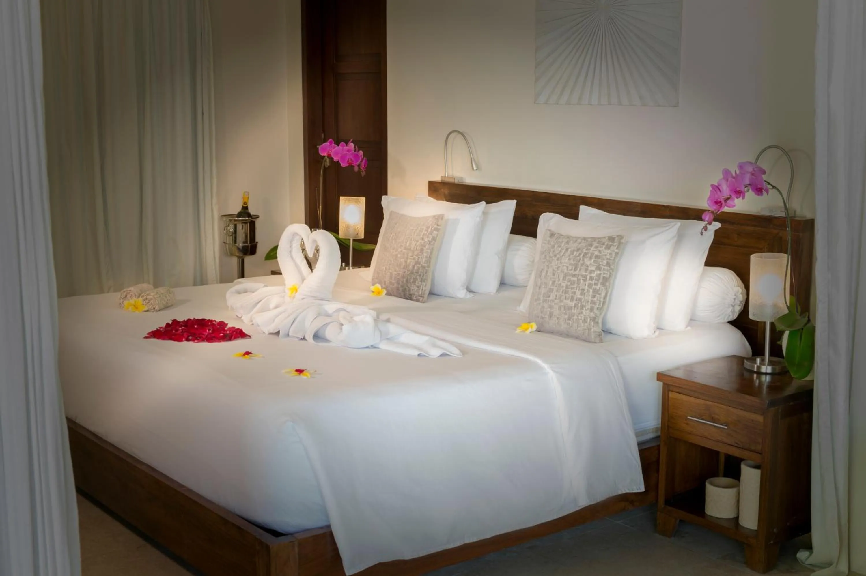 Bed in Villa Kubu Seminyak