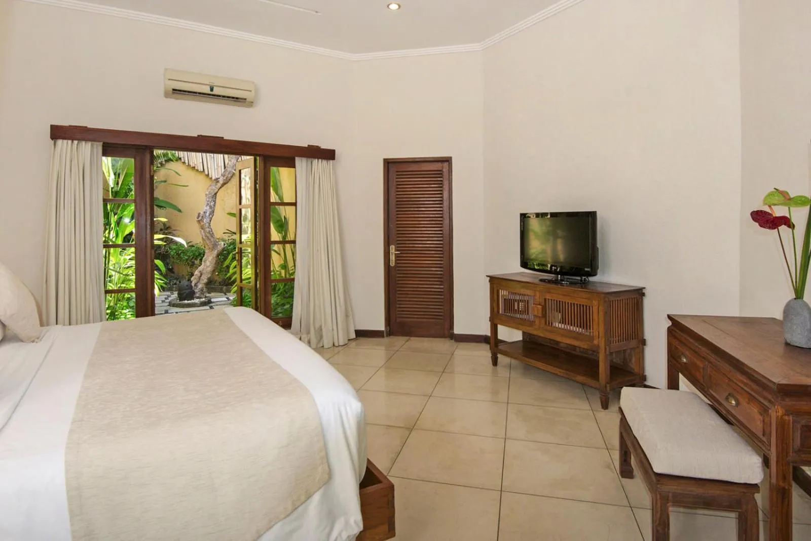 Bed in Villa Kubu Seminyak