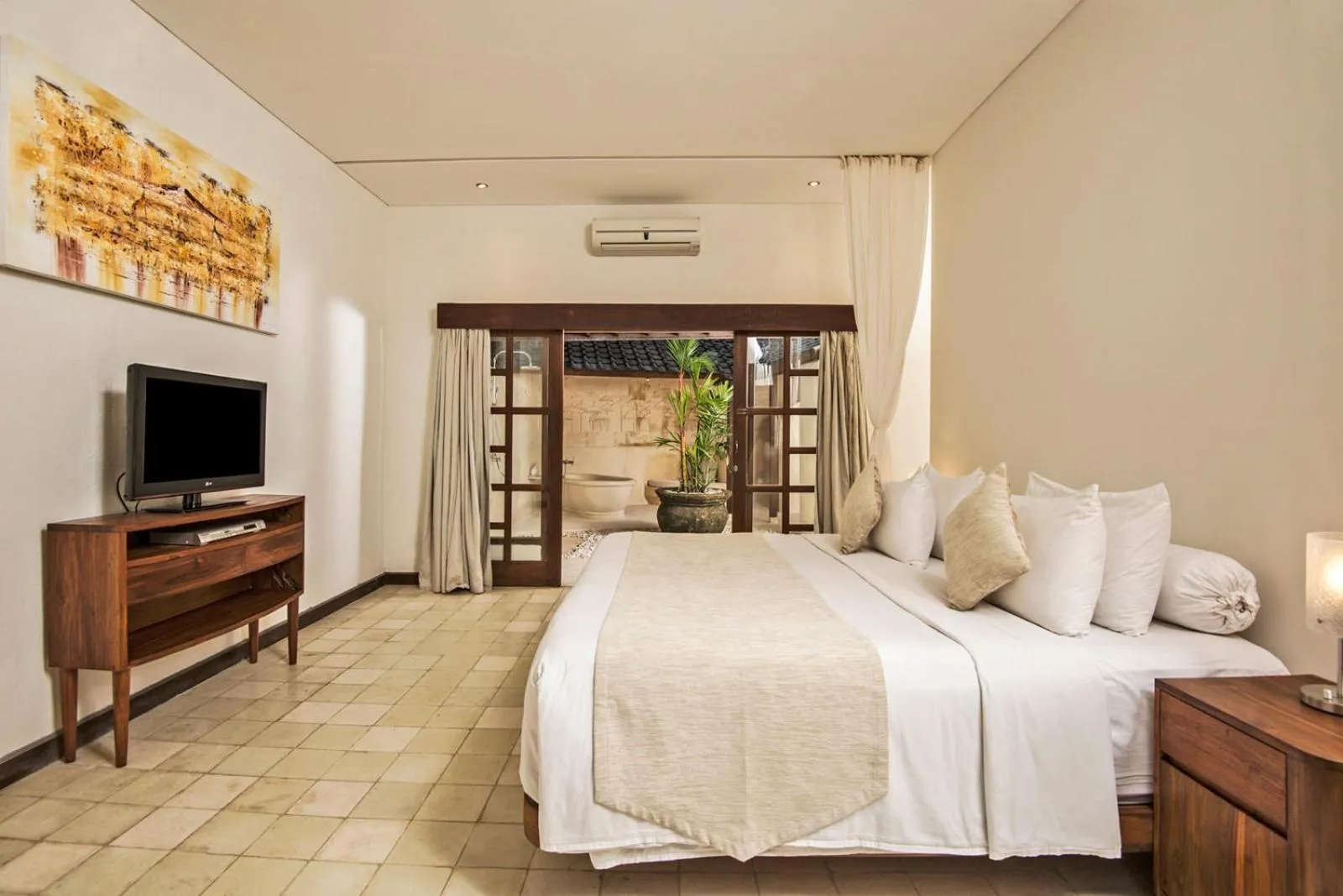 Bed in Villa Kubu Seminyak